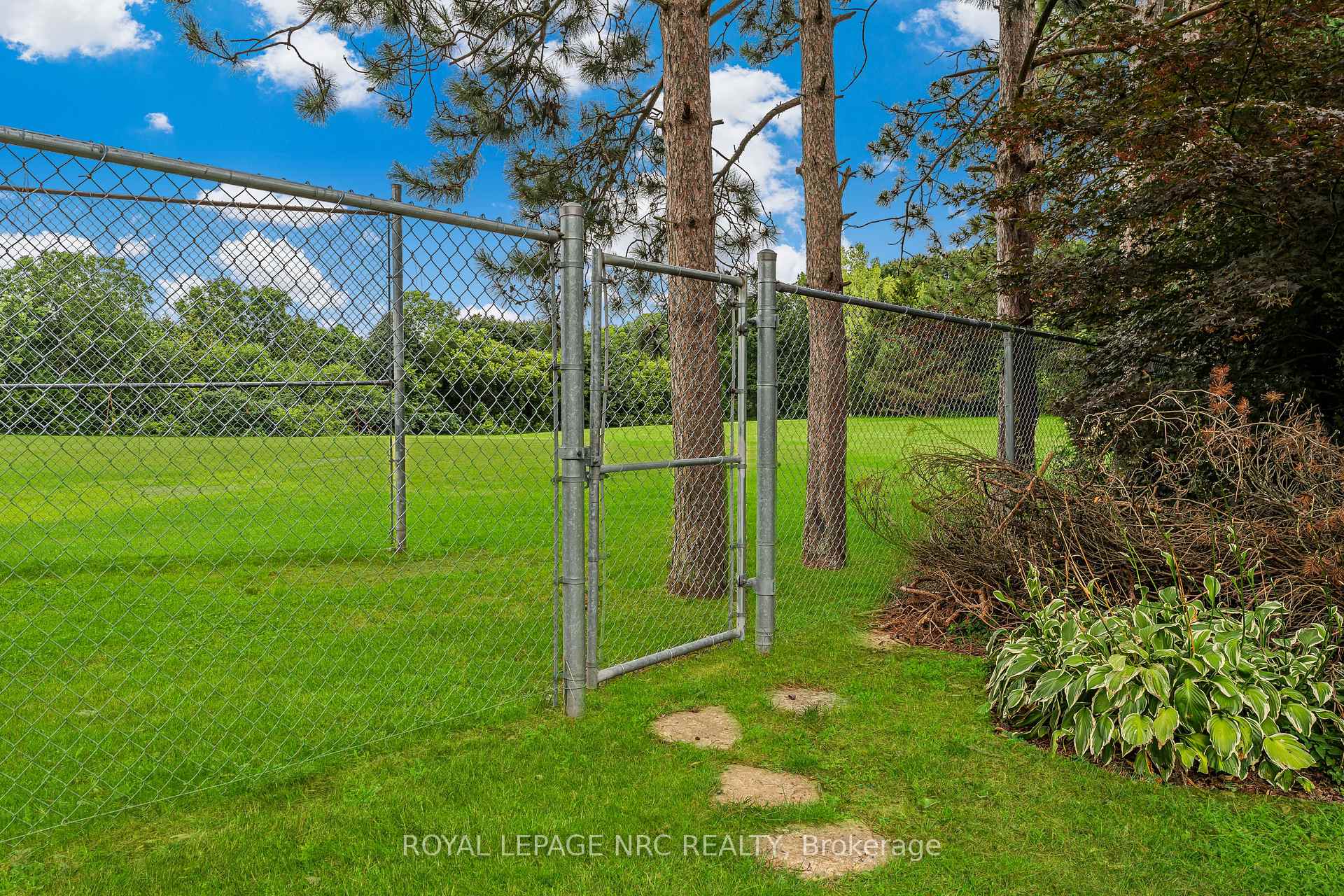 Photo 44 of 17 Damude Drive, Pelham, Fonthill — HOMEH