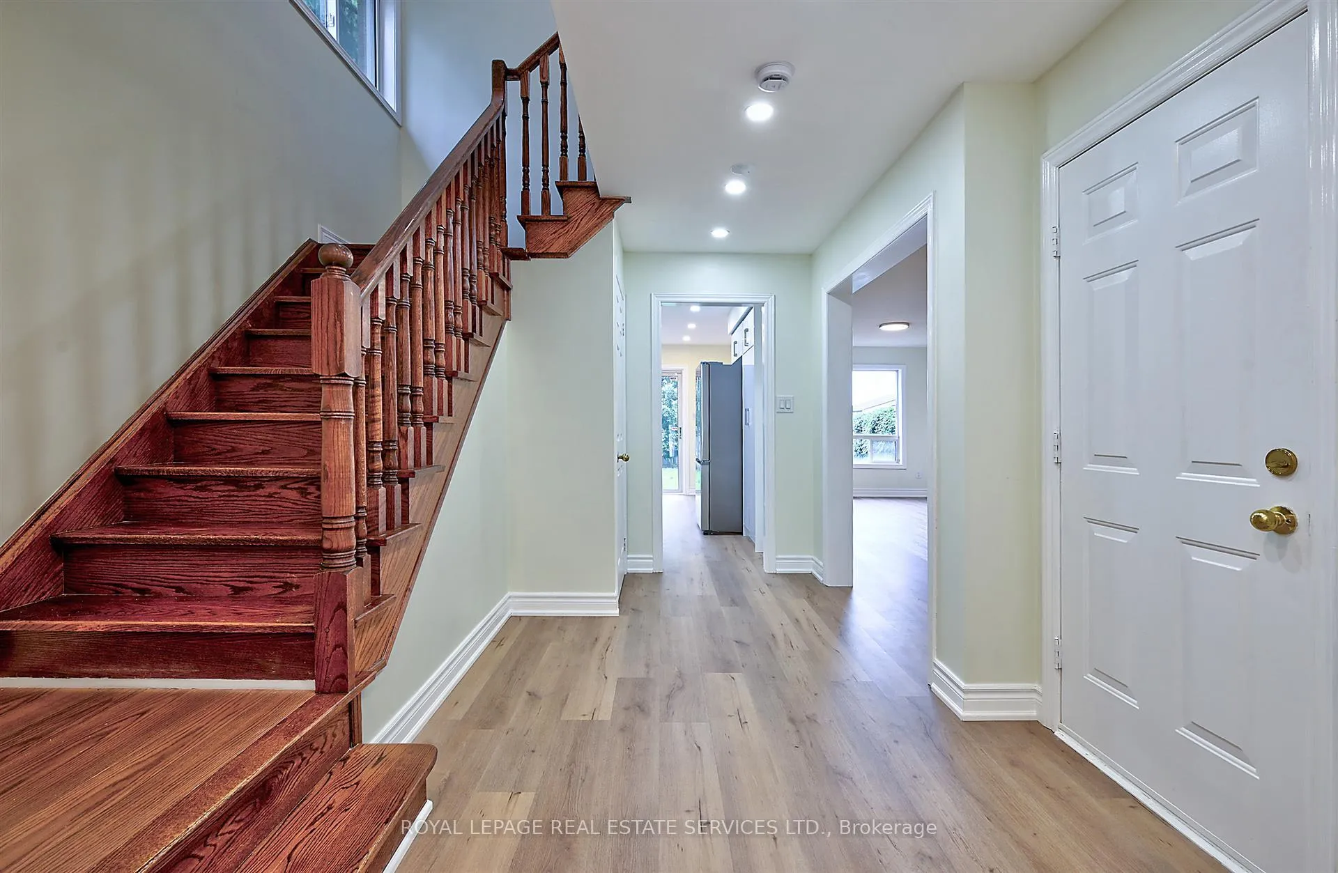 Photo 2 of 57 Westfield Trail, Oakville, River Oaks — HOMEH