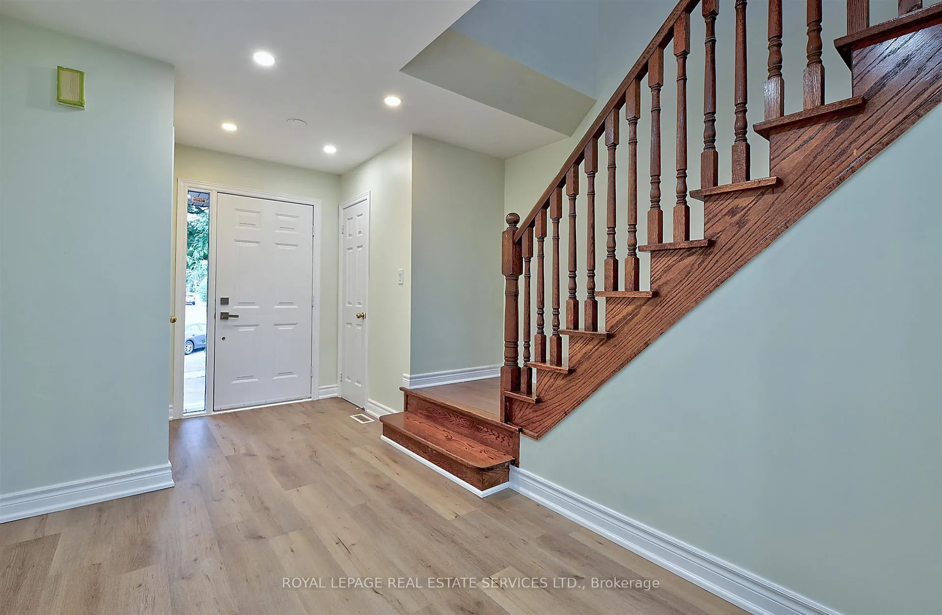 Photo 3 of 57 Westfield Trail, Oakville, River Oaks — HOMEH