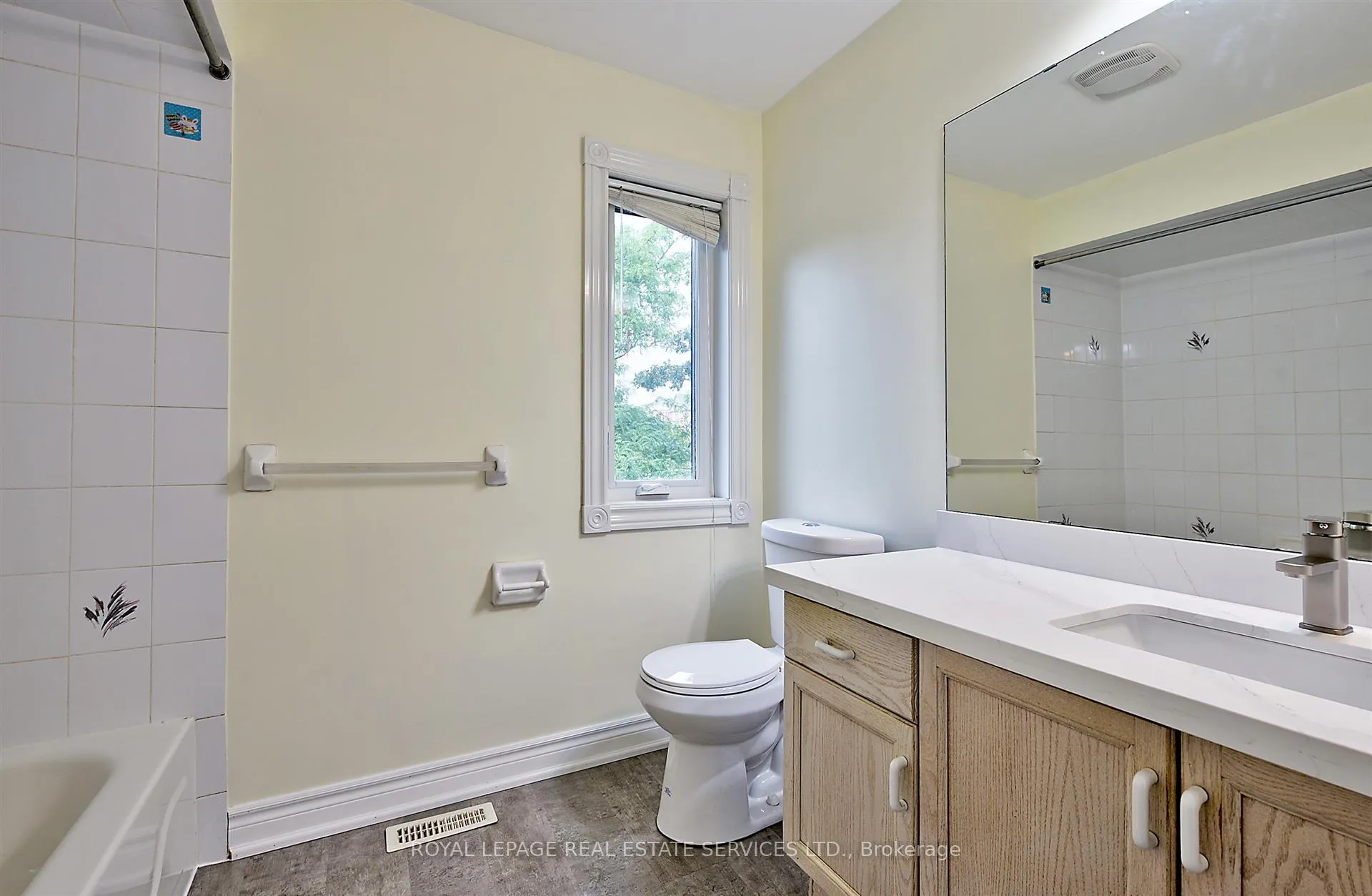 Photo 12 of 57 Westfield Trail, Oakville, River Oaks — HOMEH
