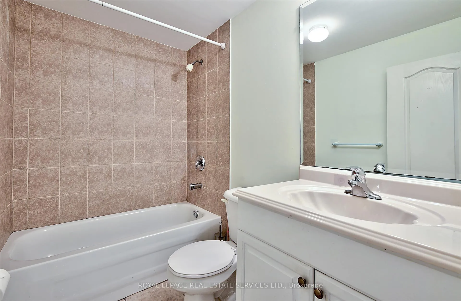 Photo 17 of 57 Westfield Trail, Oakville, River Oaks — HOMEH
