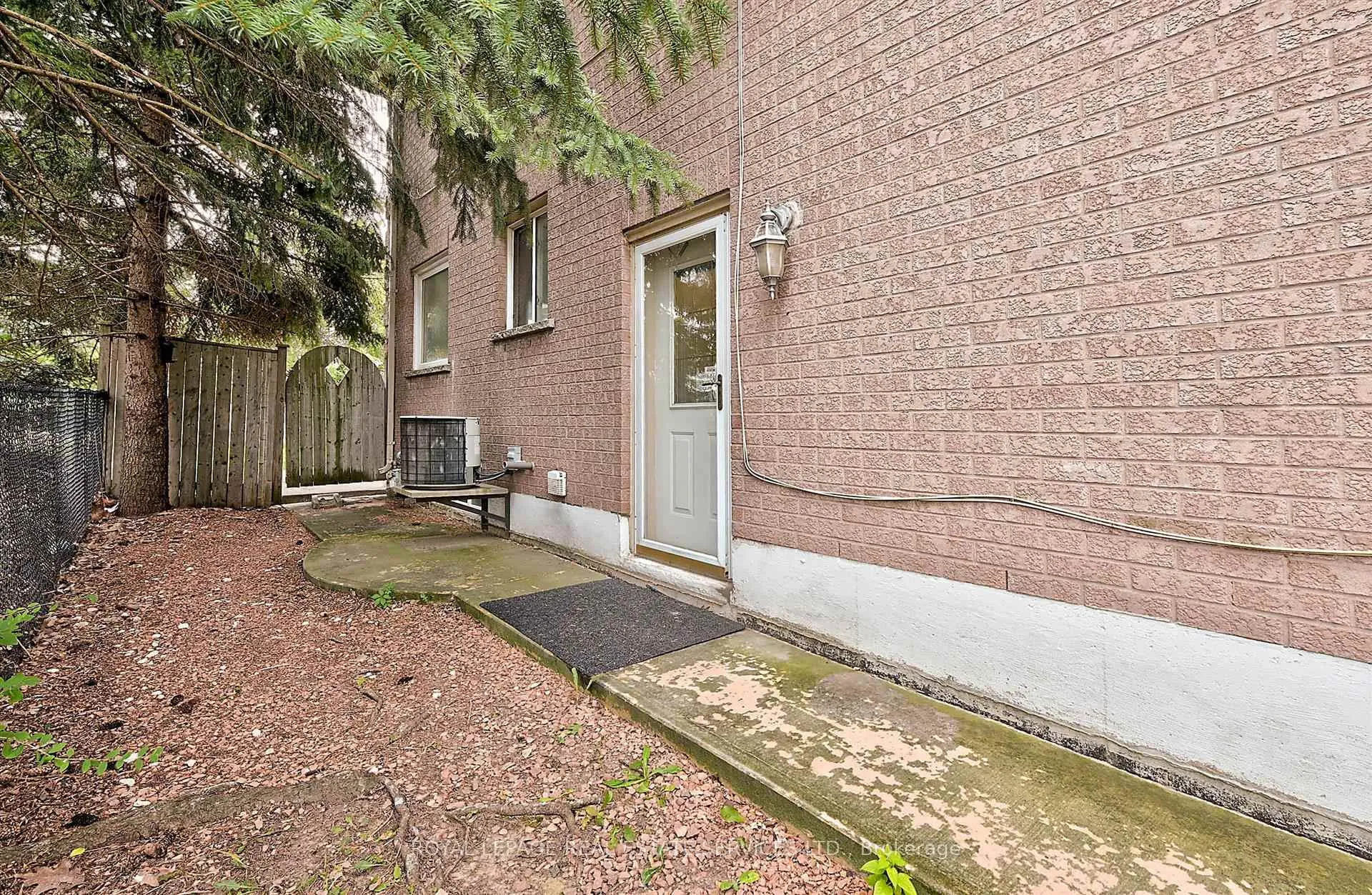 Photo 19 of 57 Westfield Trail, Oakville, River Oaks — HOMEH