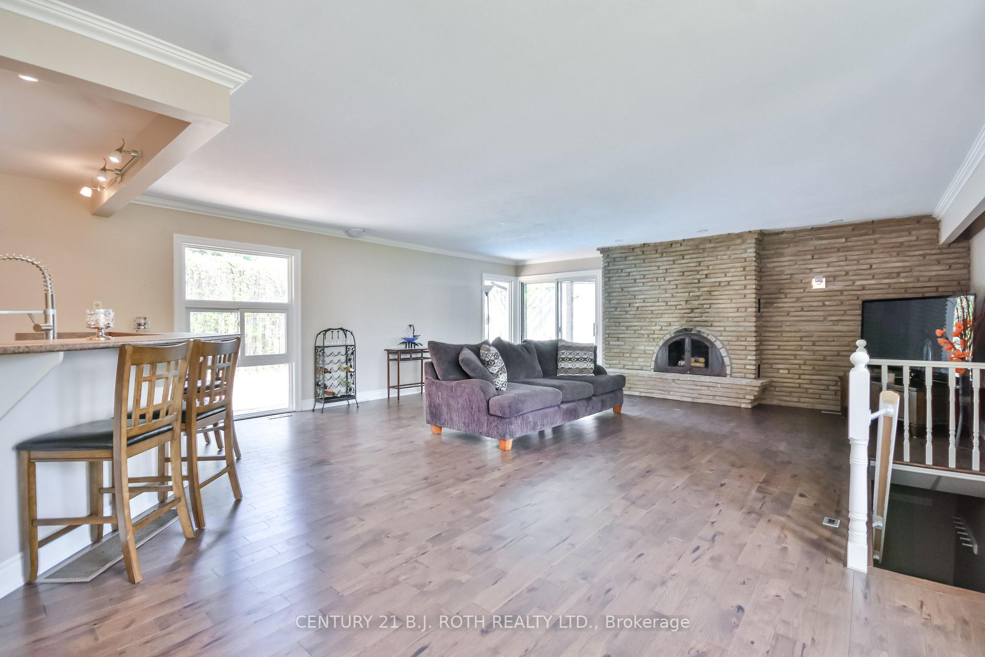 Photo 3 of 61 Second Street, Orillia — HOMEH