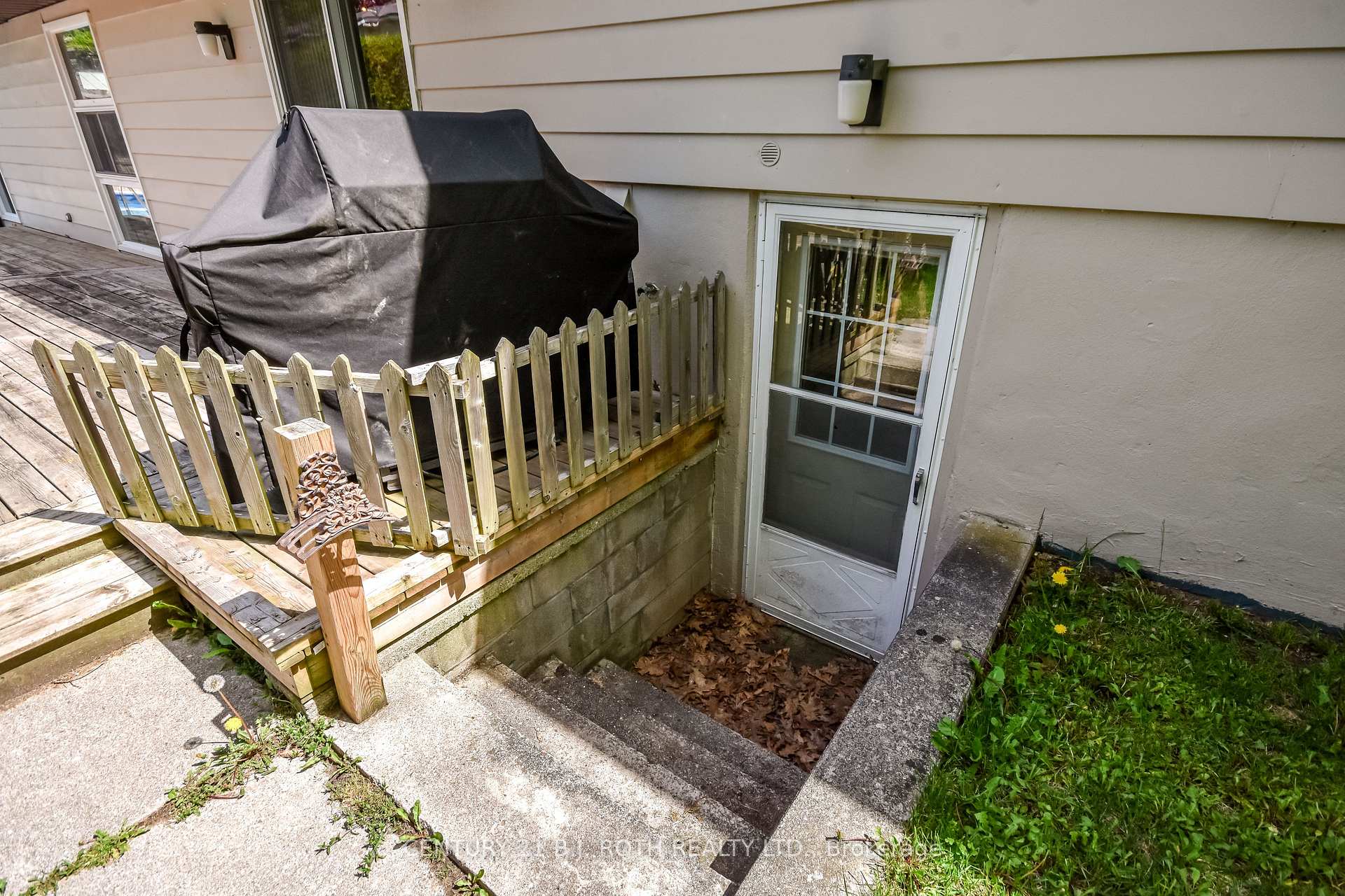 Photo 36 of 61 Second Street, Orillia — HOMEH
