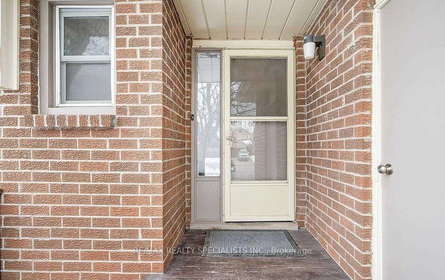 Photo 2 of 66 Laurier Avenue, Milton, Bronte Meadows — HOMEH
