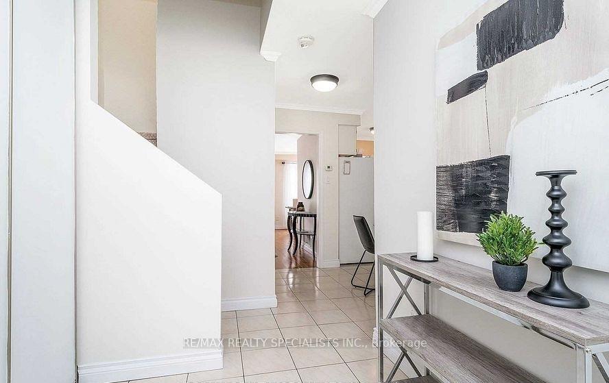 Photo 3 of 66 Laurier Avenue, Milton, Bronte Meadows — HOMEH