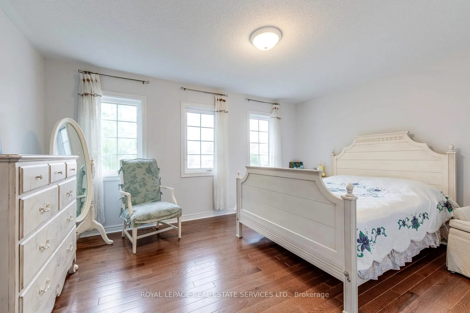 Photo 32 of 157 Creek Path Avenue, Oakville, Bronte — HOMEH
