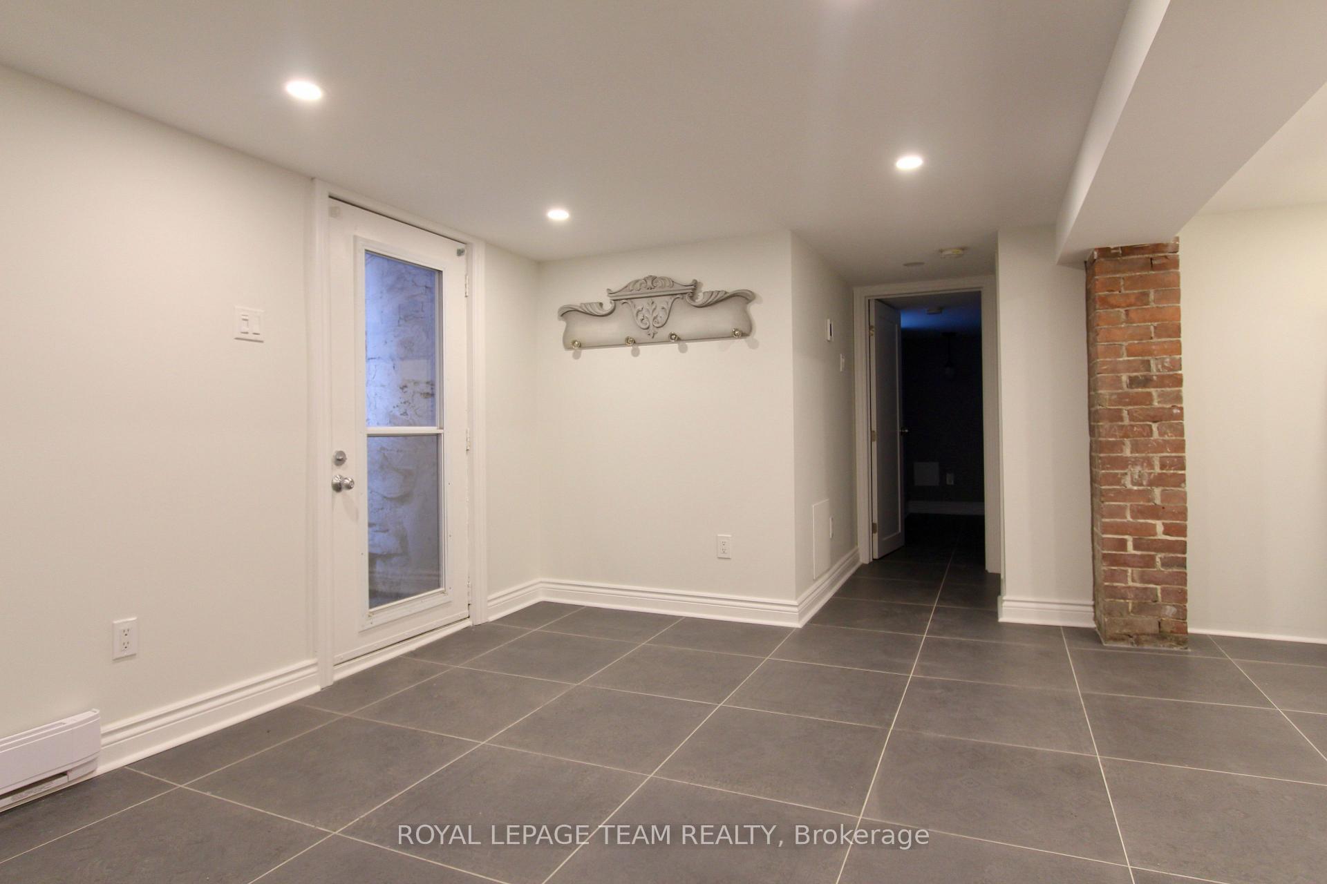 Photo 3 of Unit B, 620 Cooper Street, Ottawa, Ottawa Centre — HOMEH