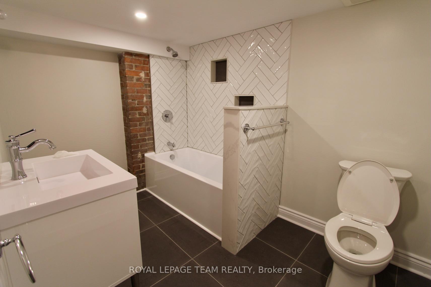 Photo 10 of Unit B, 620 Cooper Street, Ottawa, Ottawa Centre — HOMEH