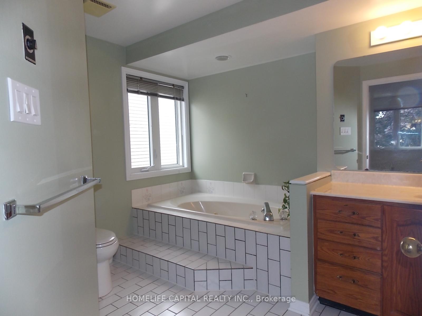Photo 22 of 1804 Robinwood Place, Ottawa, Chapel Hill — HOMEH