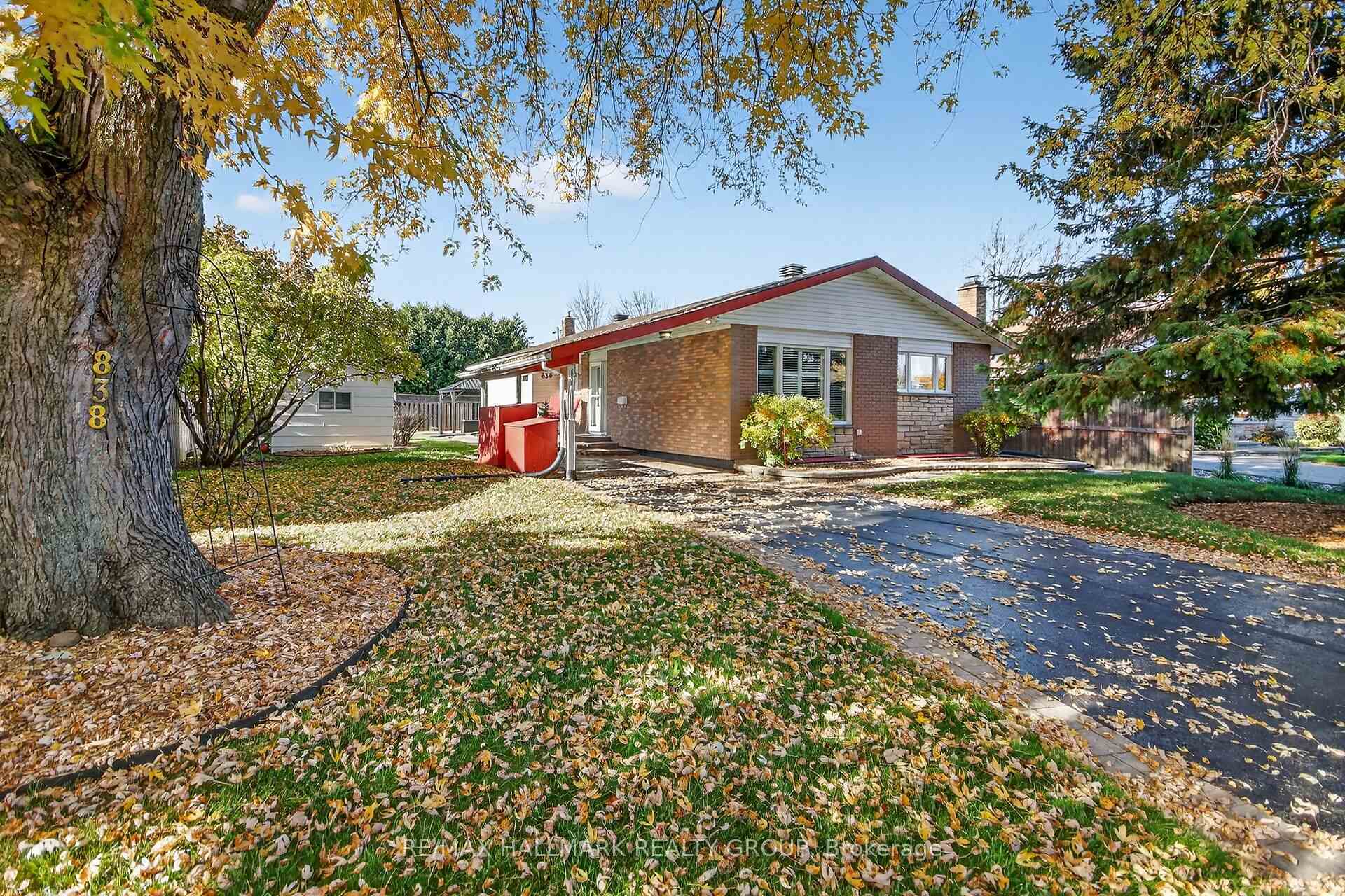 Photo 2 of 838 Balsam Drive, Ottawa, Chatelaine Village — HOMEH