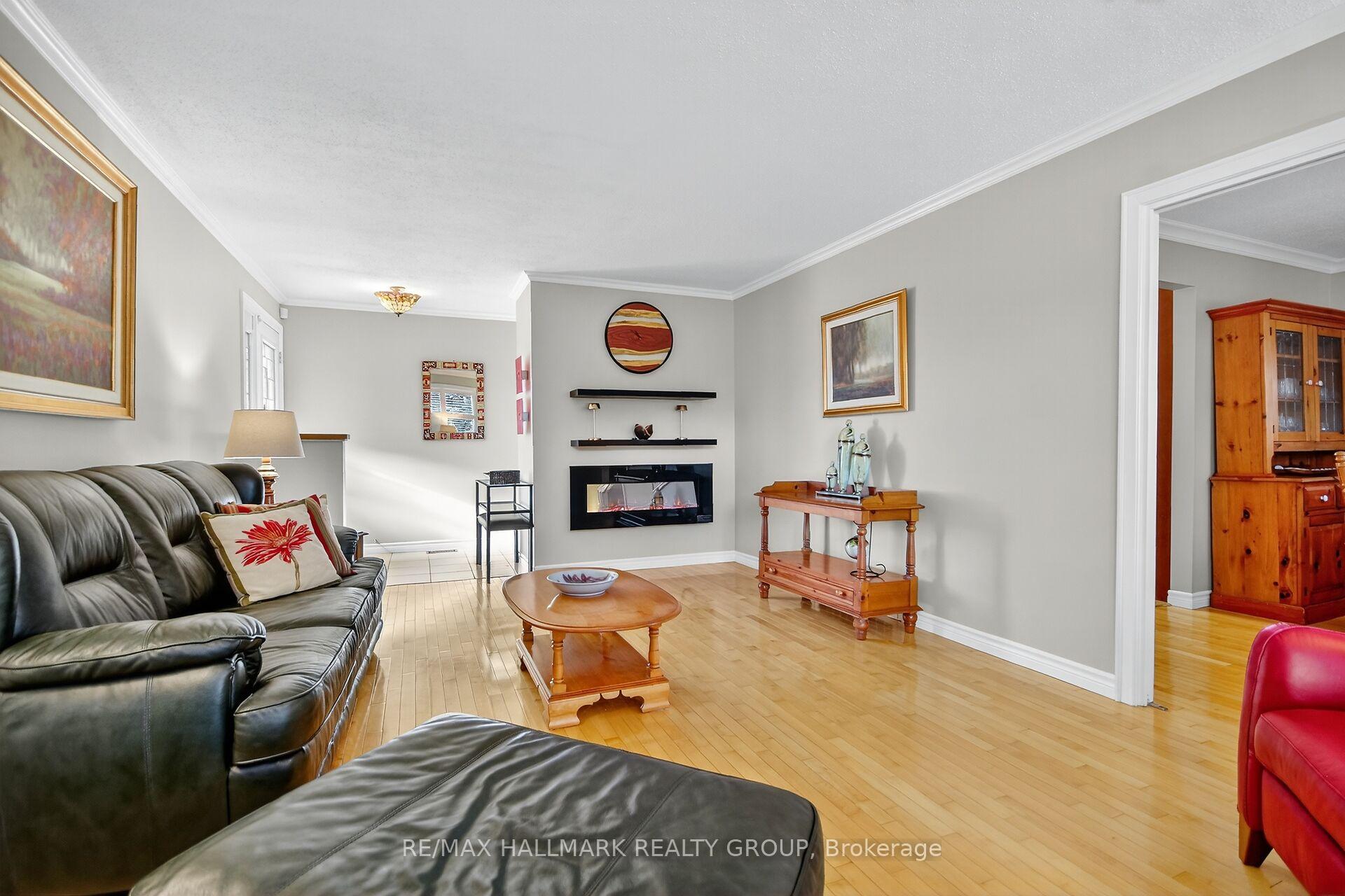 Photo 7 of 838 Balsam Drive, Ottawa, Chatelaine Village — HOMEH