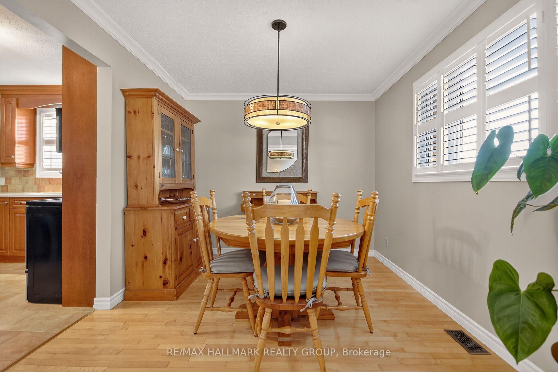 Photo 10 of 838 Balsam Drive, Ottawa, Chatelaine Village — HOMEH