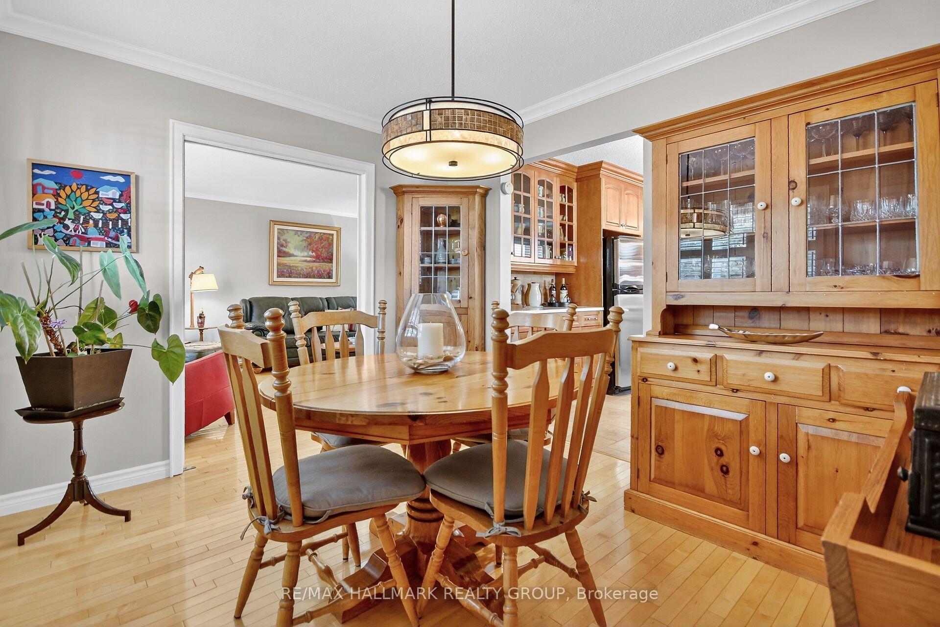 Photo 11 of 838 Balsam Drive, Ottawa, Chatelaine Village — HOMEH