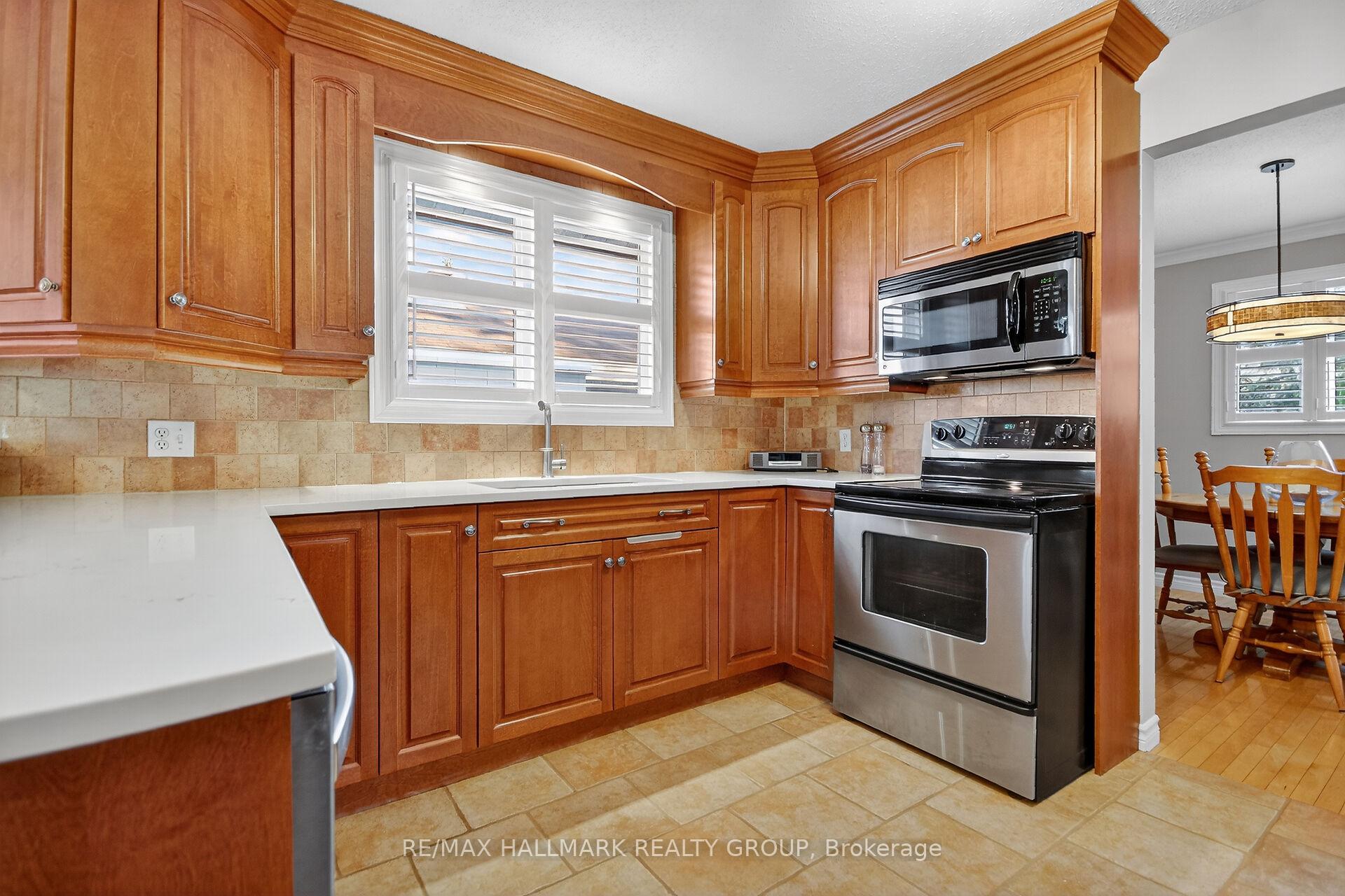 Photo 12 of 838 Balsam Drive, Ottawa, Chatelaine Village — HOMEH