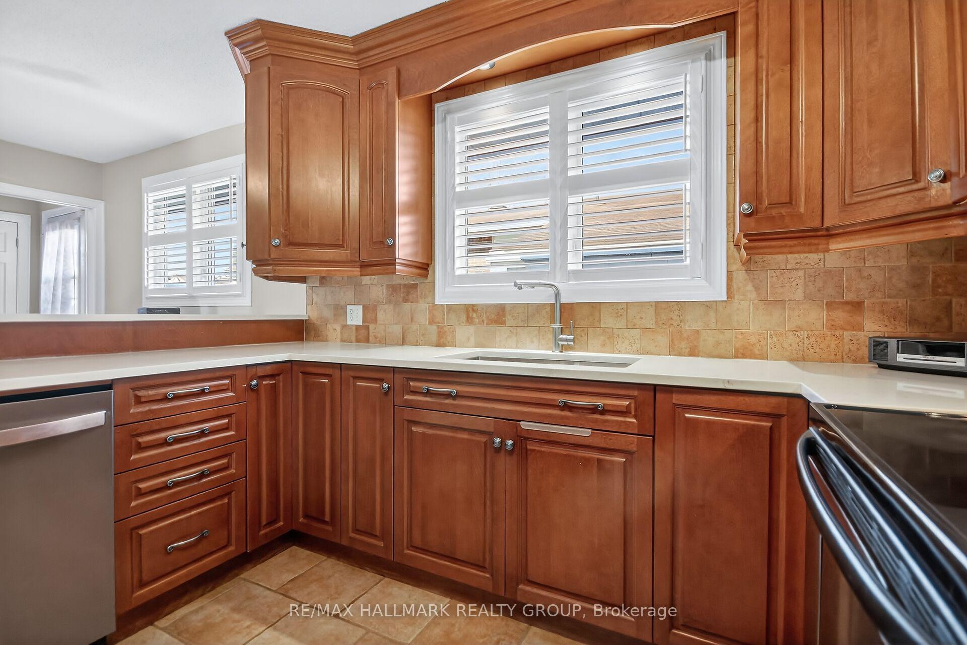 Photo 13 of 838 Balsam Drive, Ottawa, Chatelaine Village — HOMEH