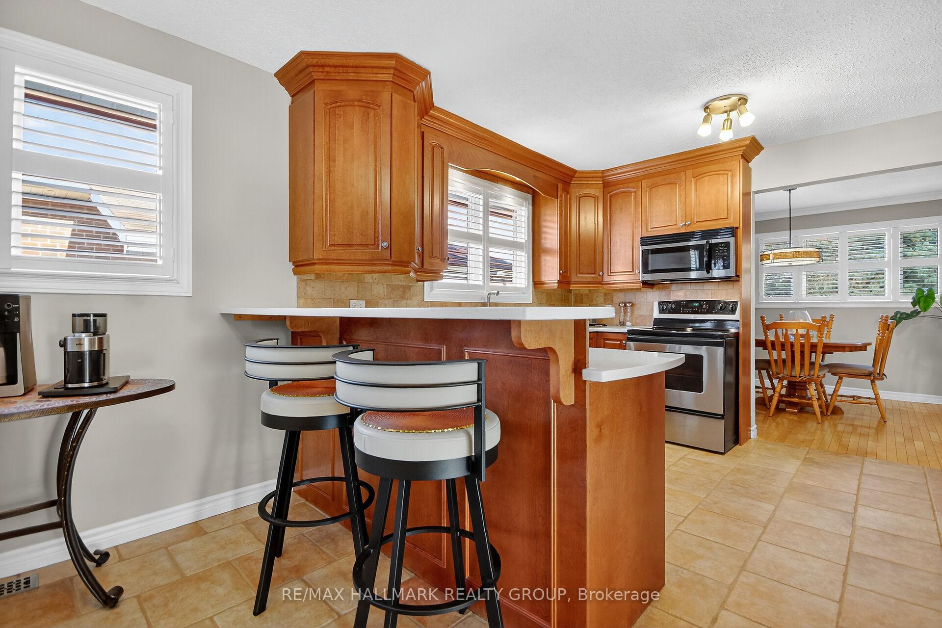 Photo 14 of 838 Balsam Drive, Ottawa, Chatelaine Village — HOMEH
