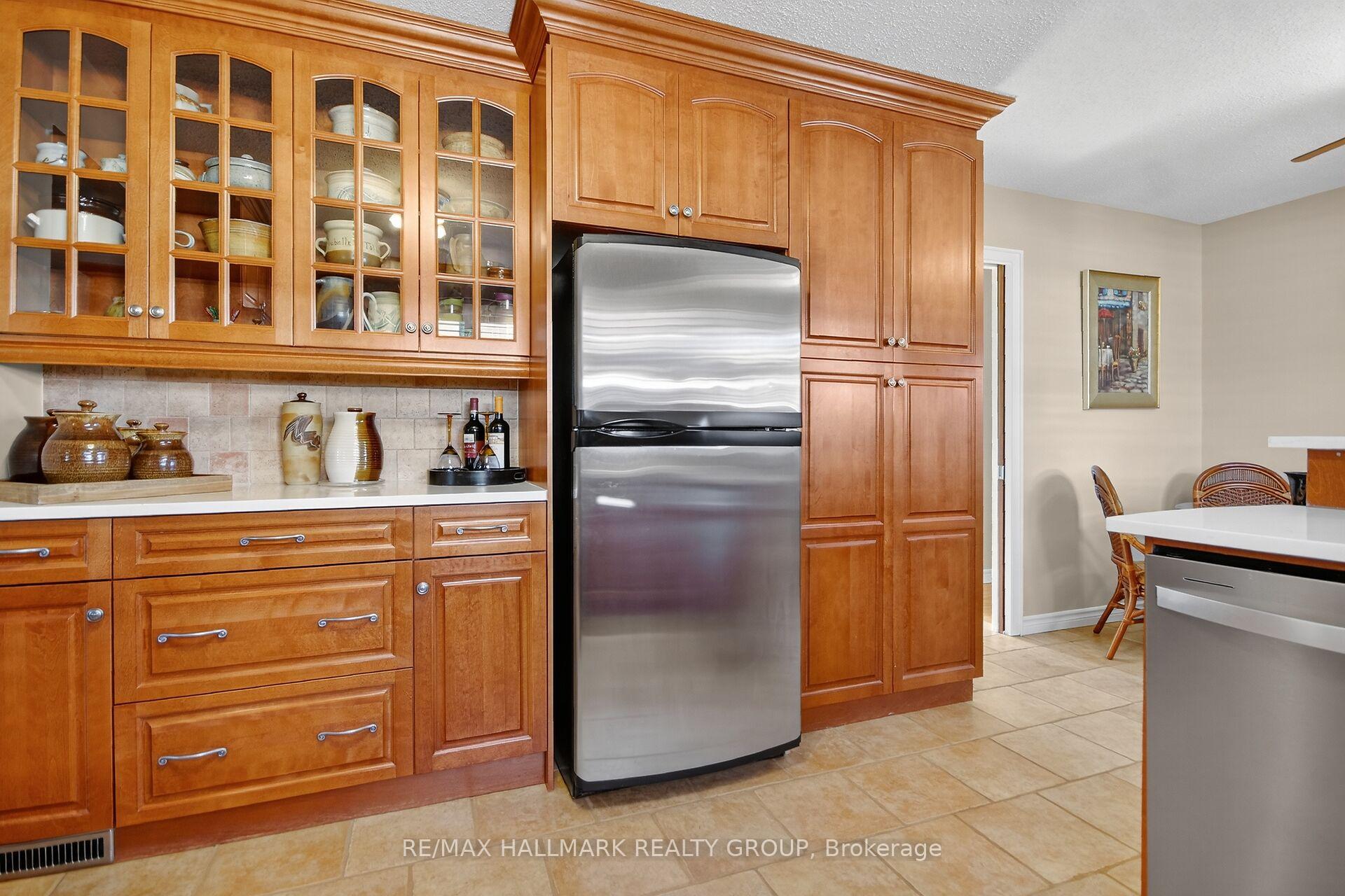 Photo 15 of 838 Balsam Drive, Ottawa, Chatelaine Village — HOMEH