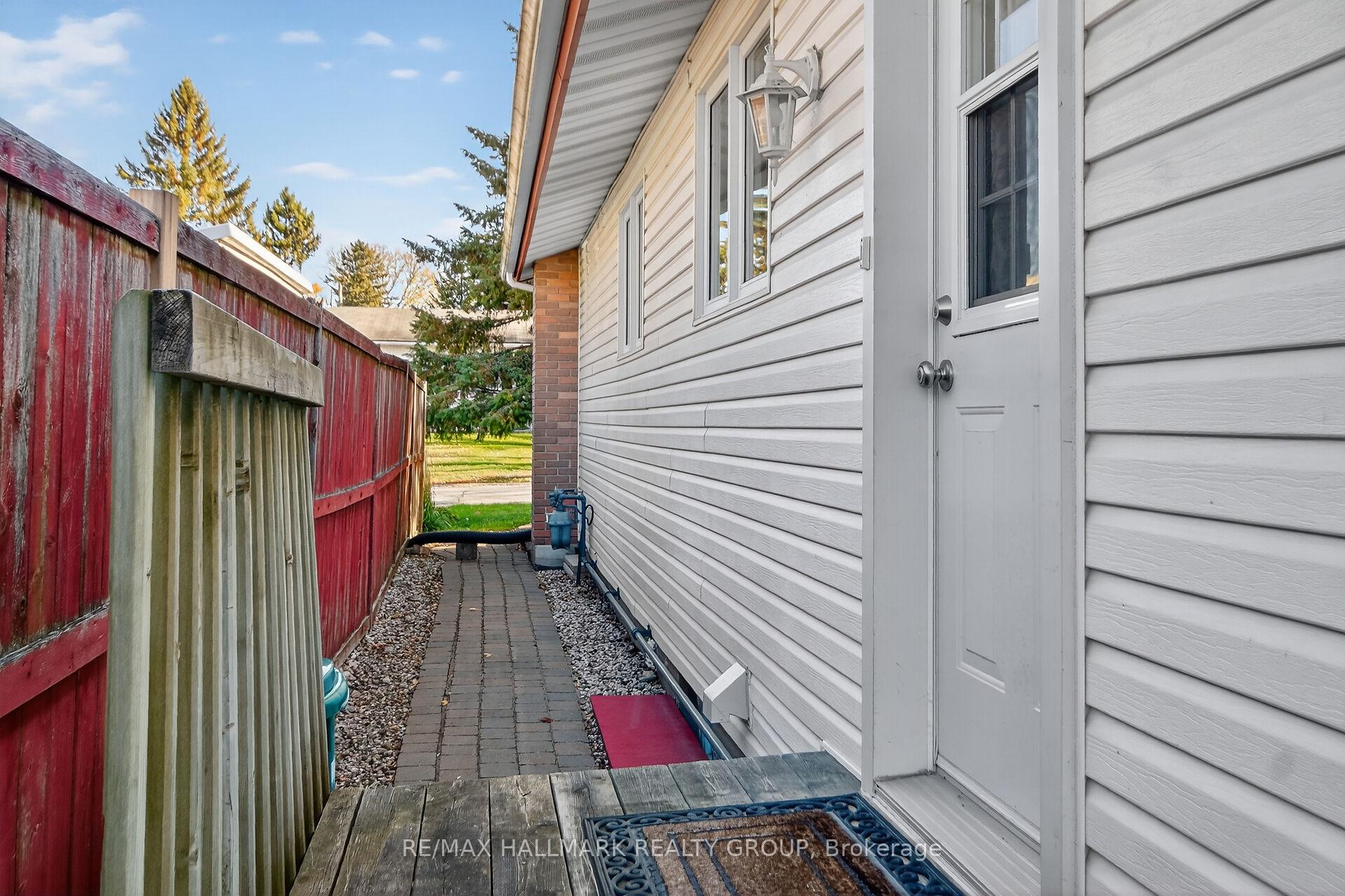 Photo 40 of 838 Balsam Drive, Ottawa, Chatelaine Village — HOMEH