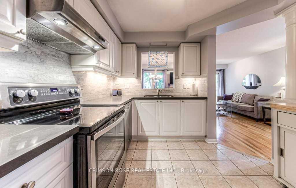 Photo 9 of 2096 Glenhampton Road, Oakville, Westmount — HOMEH
