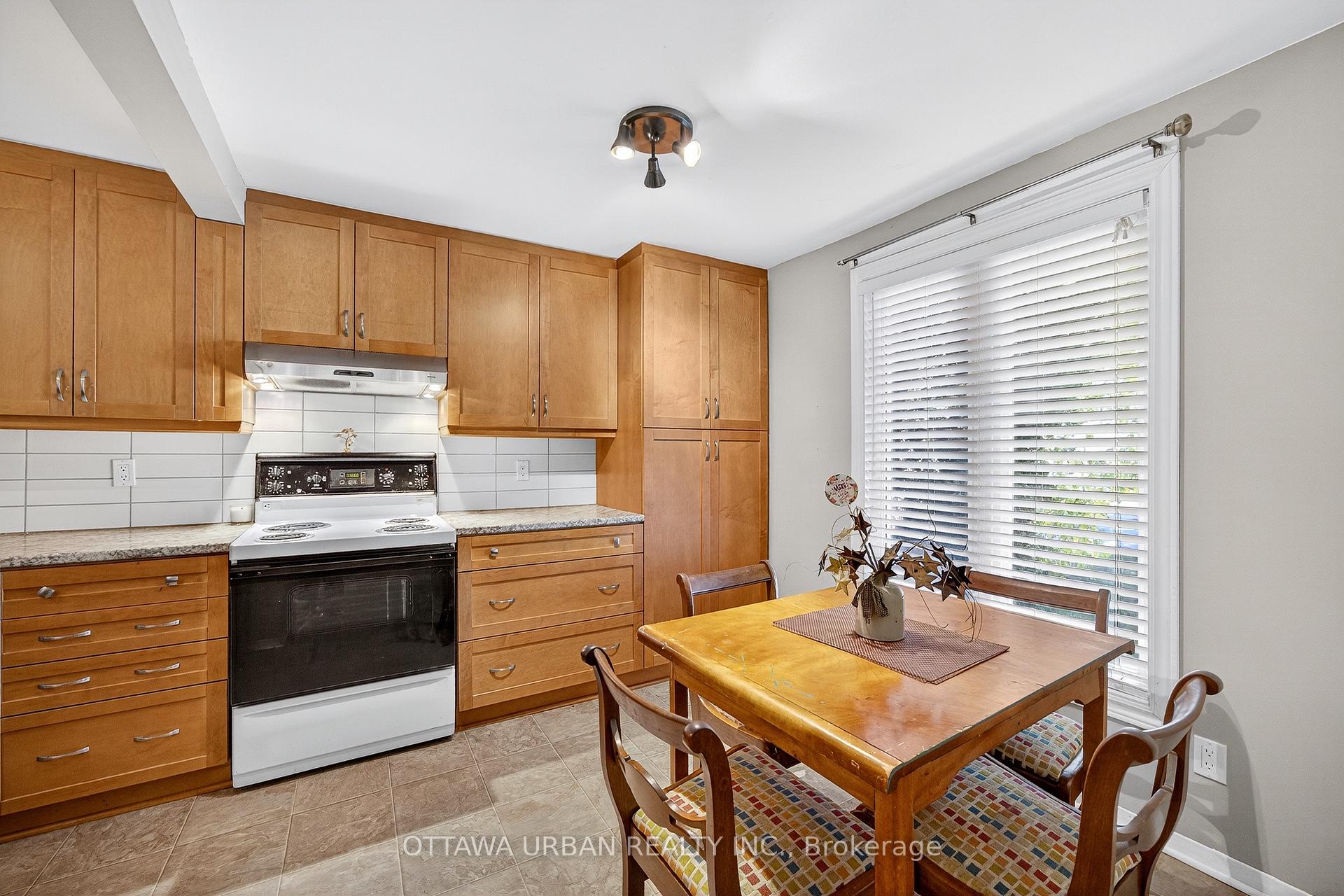 Photo 5 of 7986 Decarie Drive, Ottawa, Orleans Wood — HOMEH