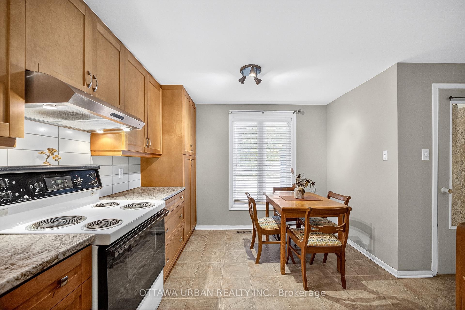 Photo 7 of 7986 Decarie Drive, Ottawa, Orleans Wood — HOMEH