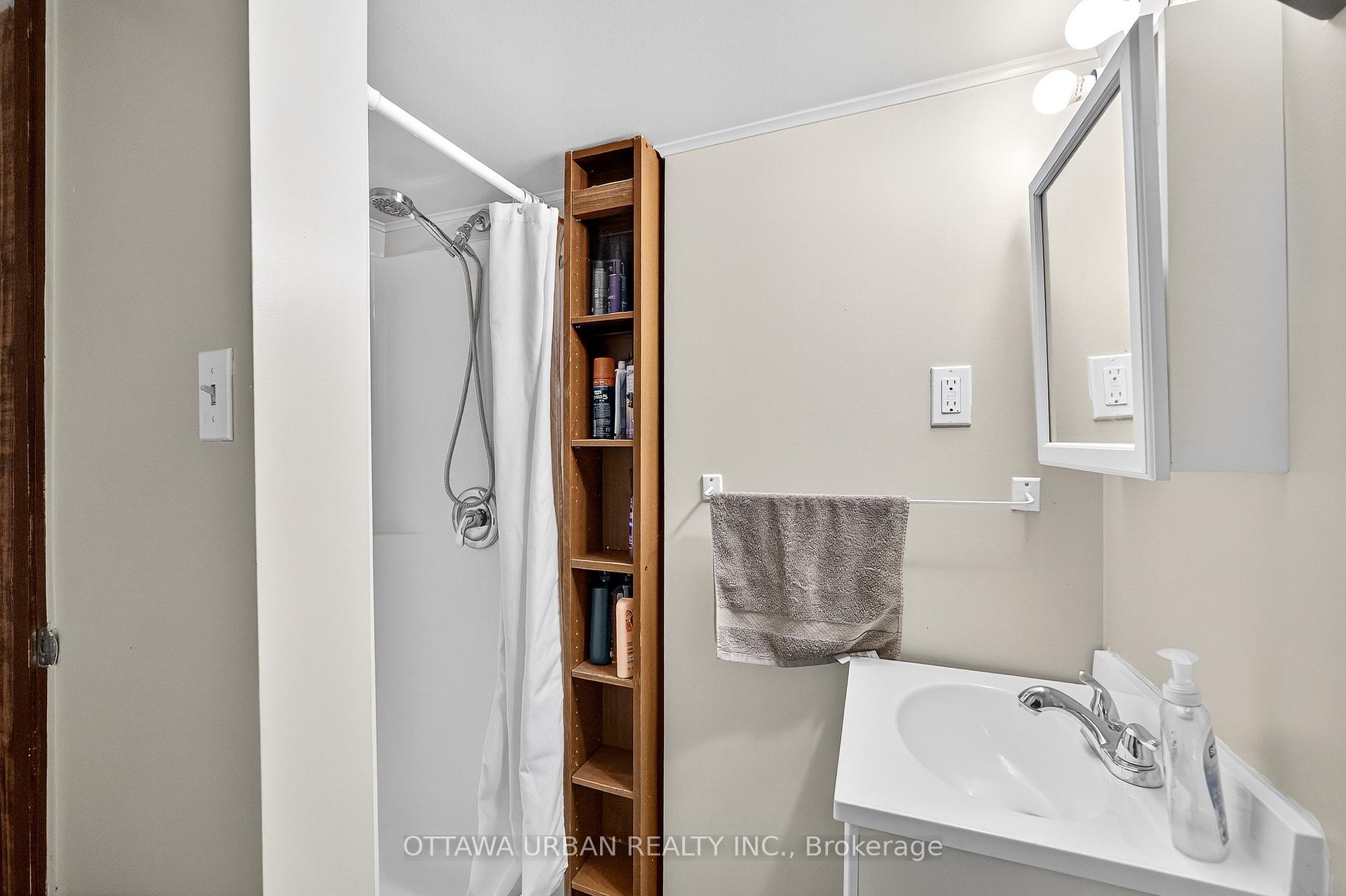 Photo 35 of 7986 Decarie Drive, Ottawa, Orleans Wood — HOMEH
