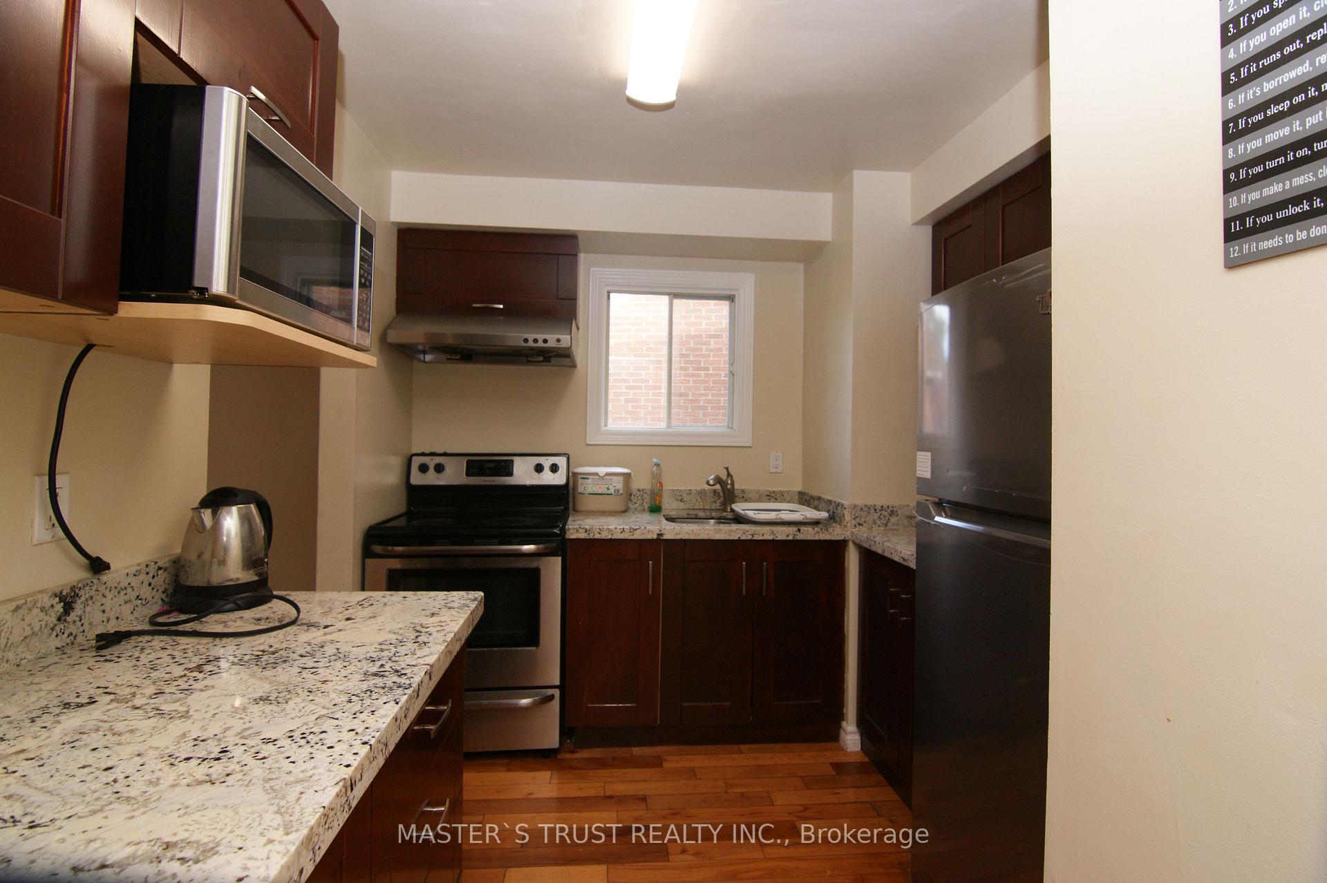 Photo 6 of 10 Eugenia Court, Markham, Markville — HOMEH
