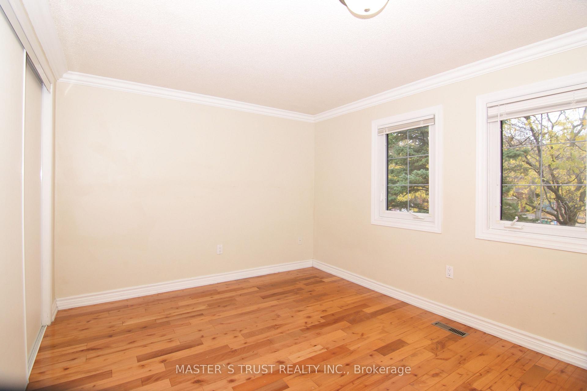 Photo 7 of 10 Eugenia Court, Markham, Markville — HOMEH