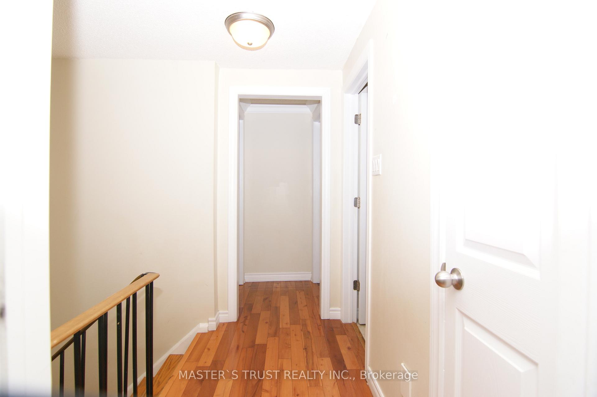 Photo 8 of 10 Eugenia Court, Markham, Markville — HOMEH