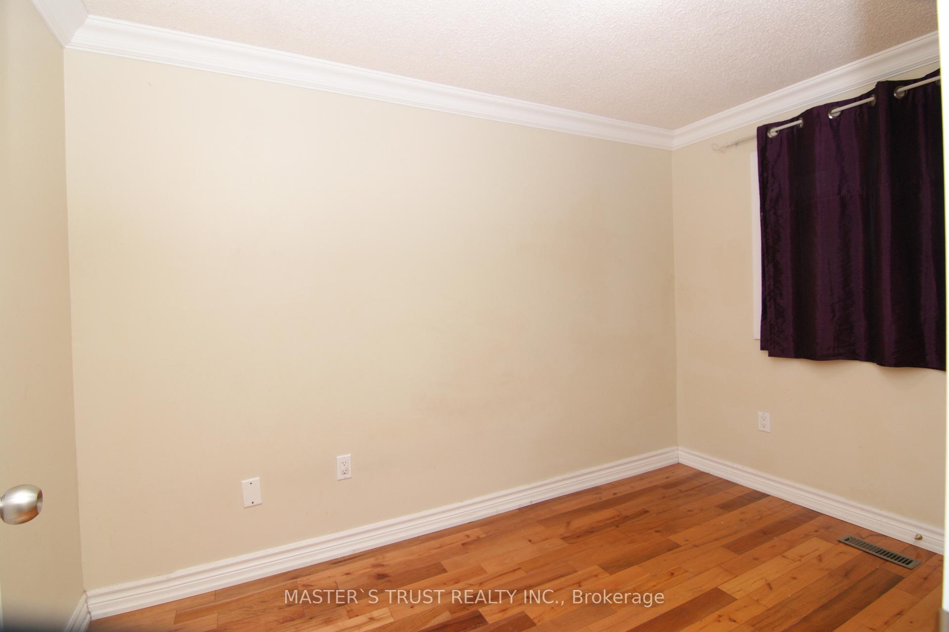 Photo 11 of 10 Eugenia Court, Markham, Markville — HOMEH