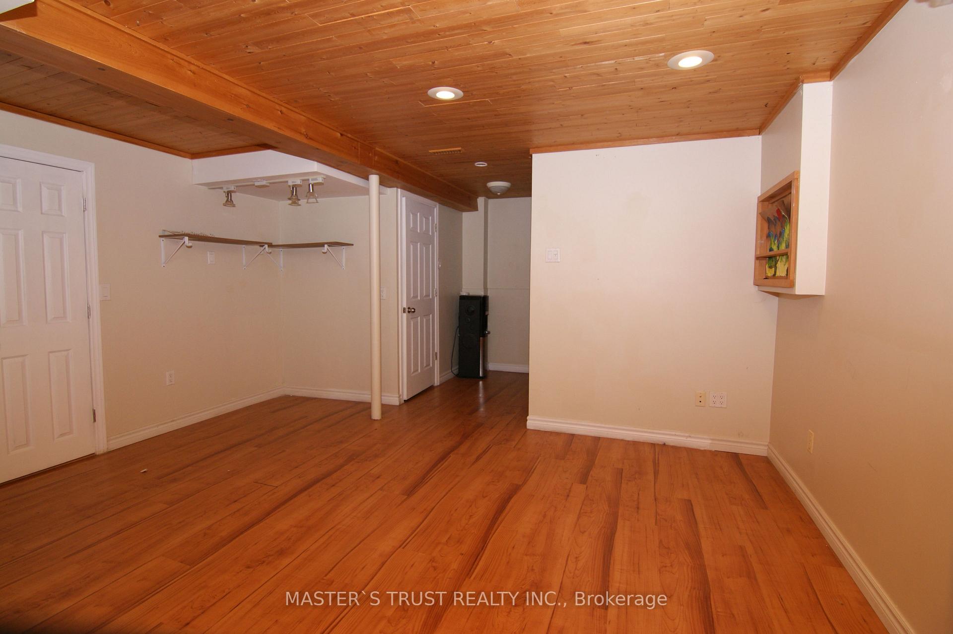 Photo 13 of 10 Eugenia Court, Markham, Markville — HOMEH