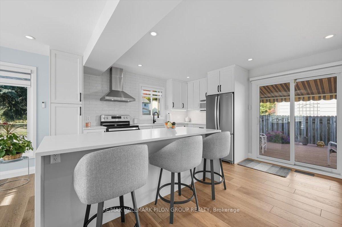 Photo 5 of 6343 Viseneau Drive, Ottawa, Chateauneuf — HOMEH