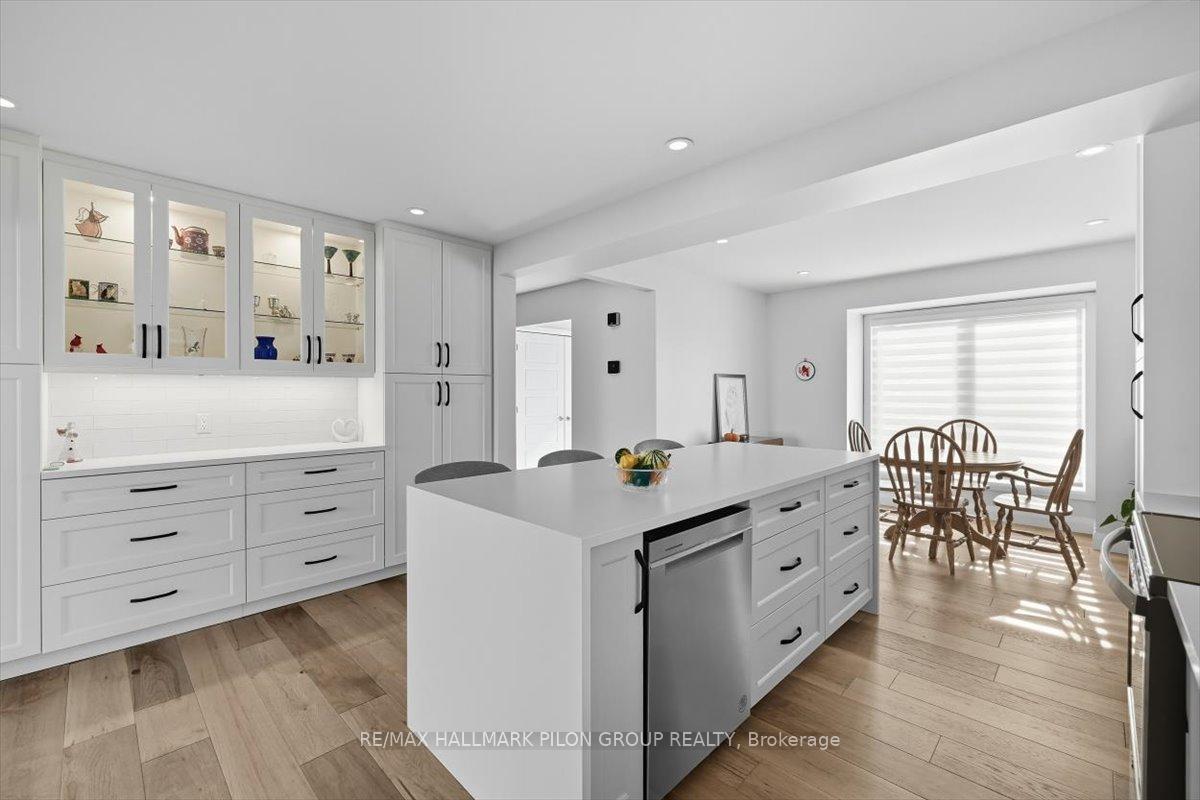Photo 6 of 6343 Viseneau Drive, Ottawa, Chateauneuf — HOMEH