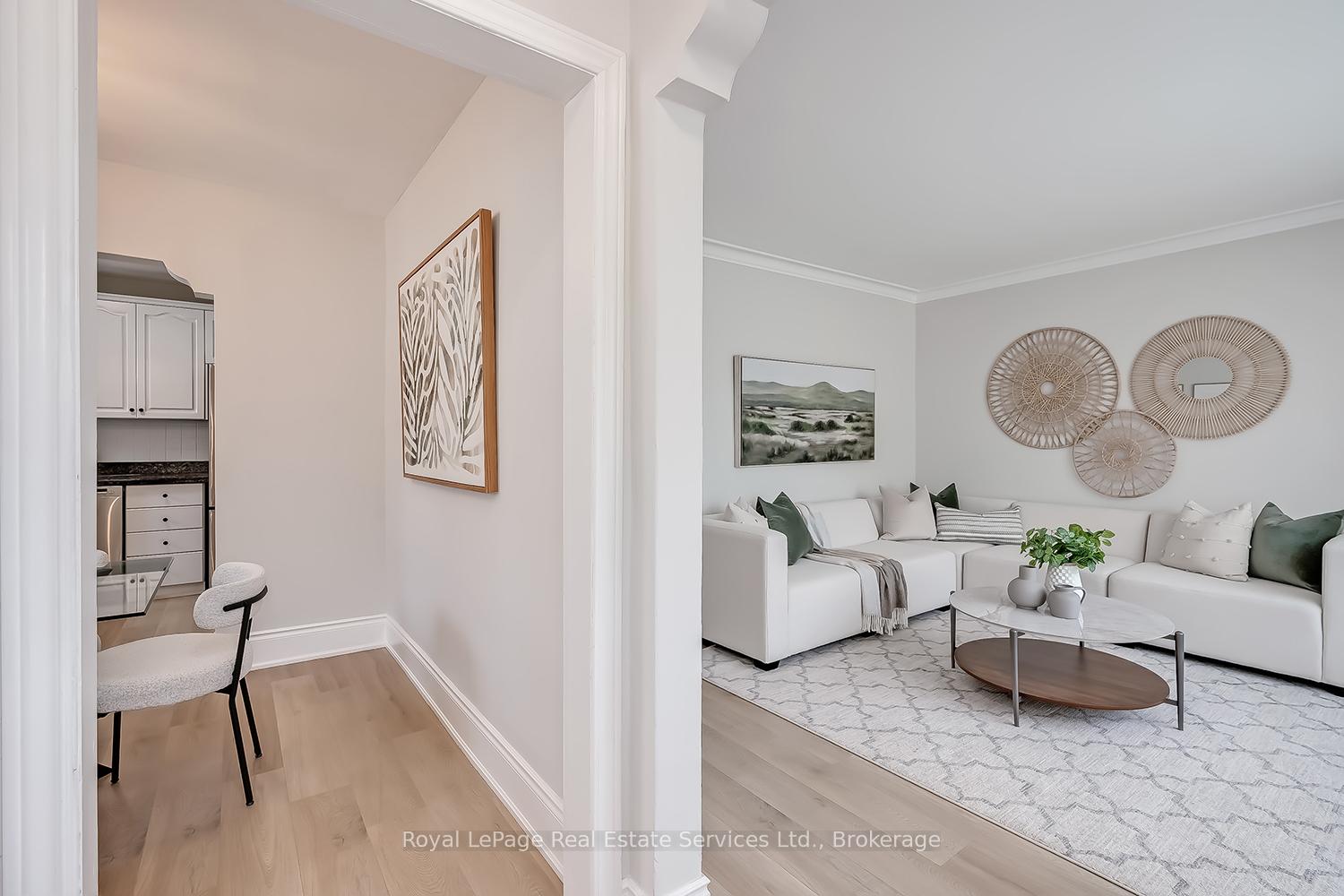 Photo 4 of 397 Bartos Drive, Oakville, Central — HOMEH