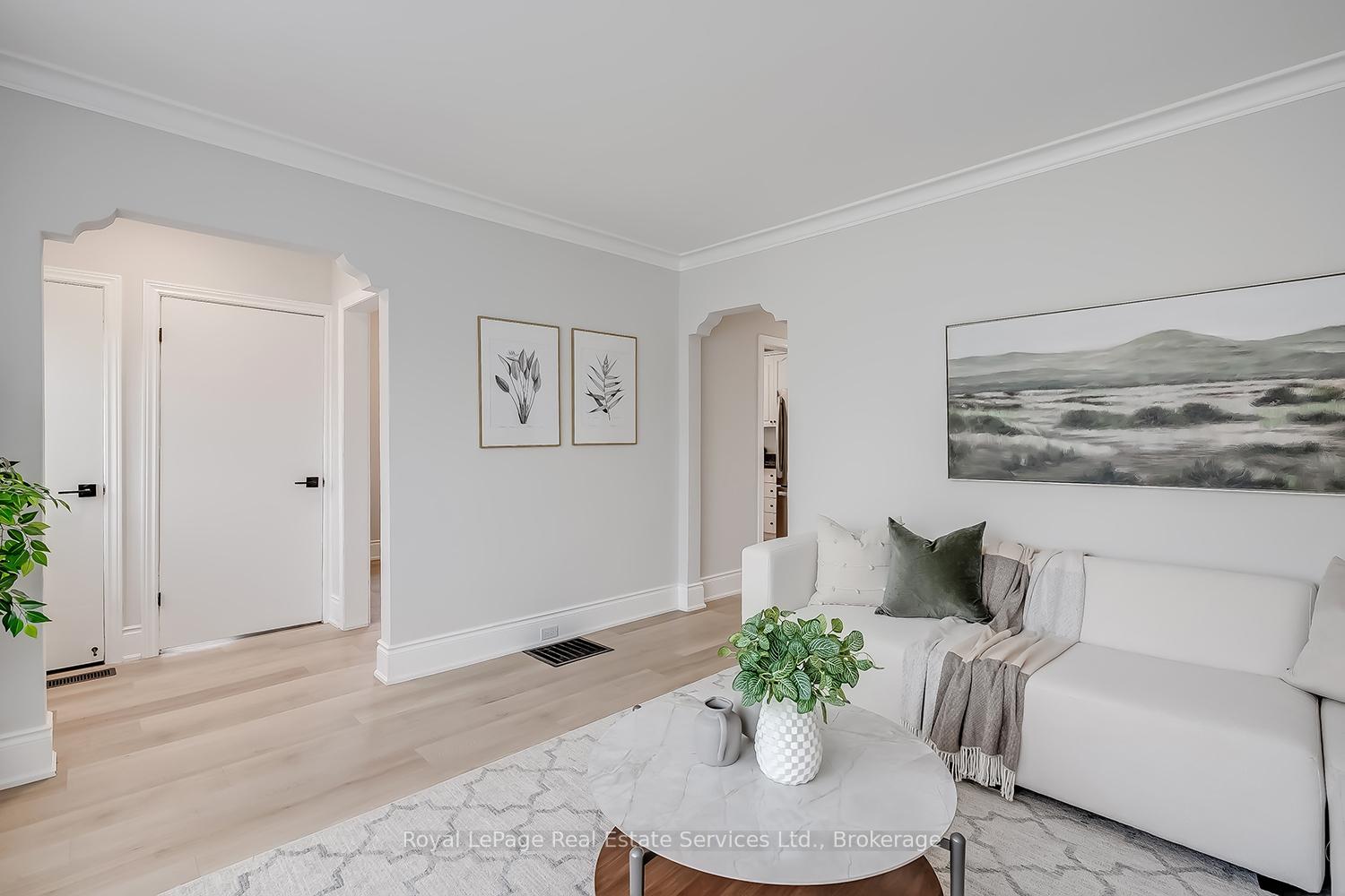 Photo 5 of 397 Bartos Drive, Oakville, Central — HOMEH