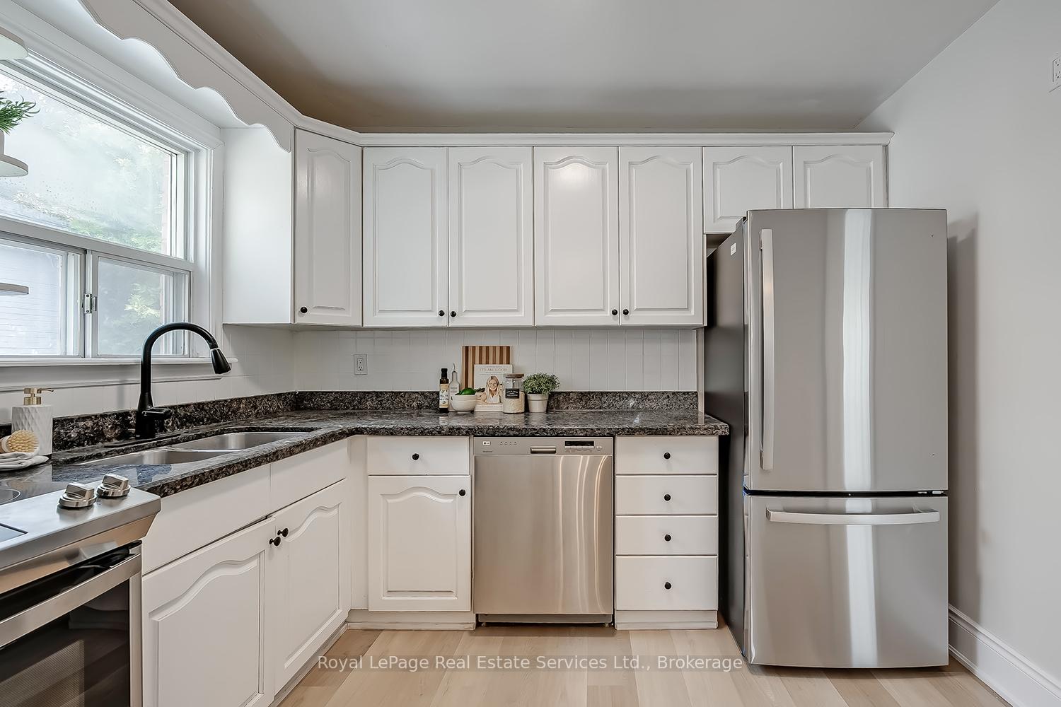Photo 15 of 397 Bartos Drive, Oakville, Central — HOMEH