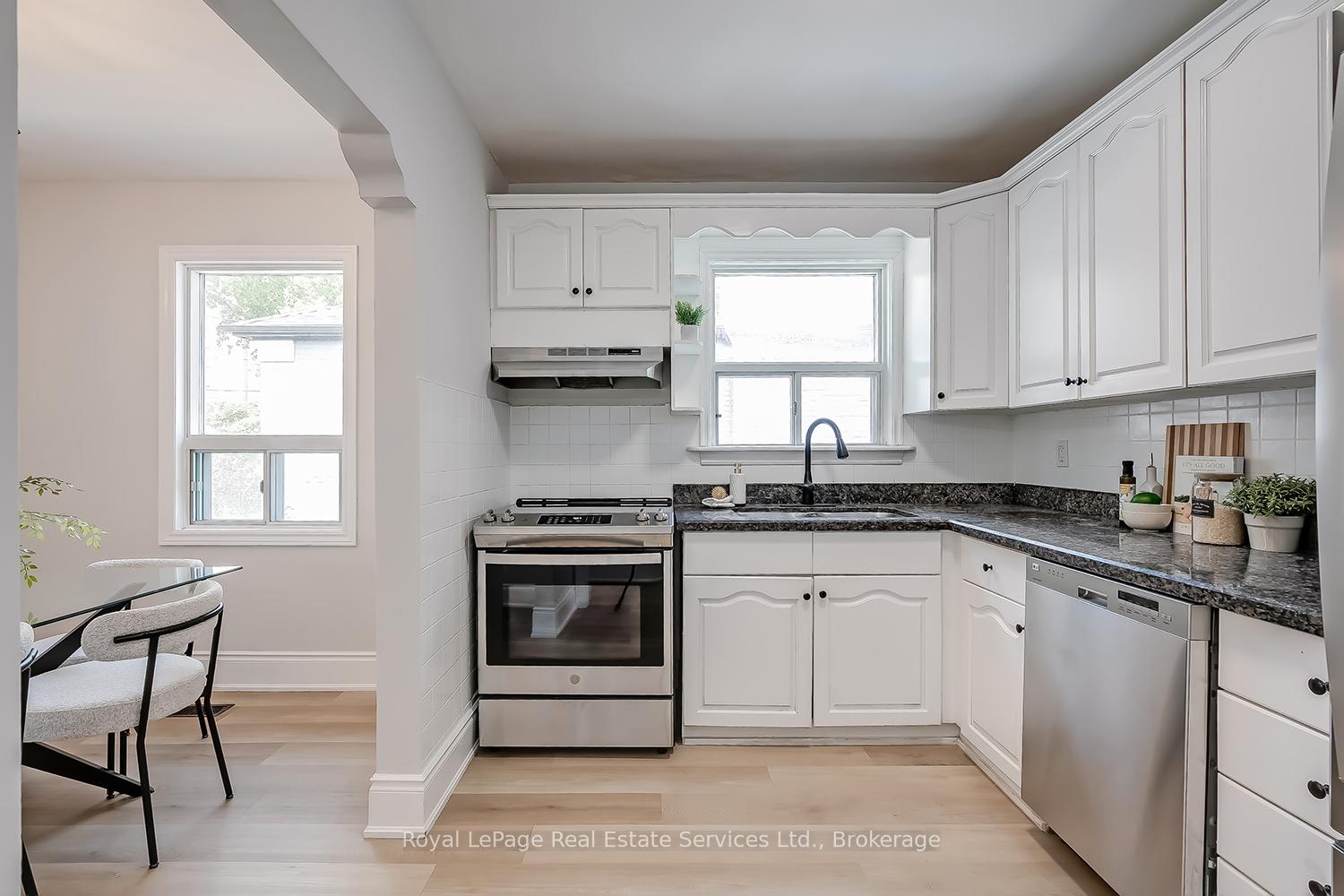 Photo 16 of 397 Bartos Drive, Oakville, Central — HOMEH