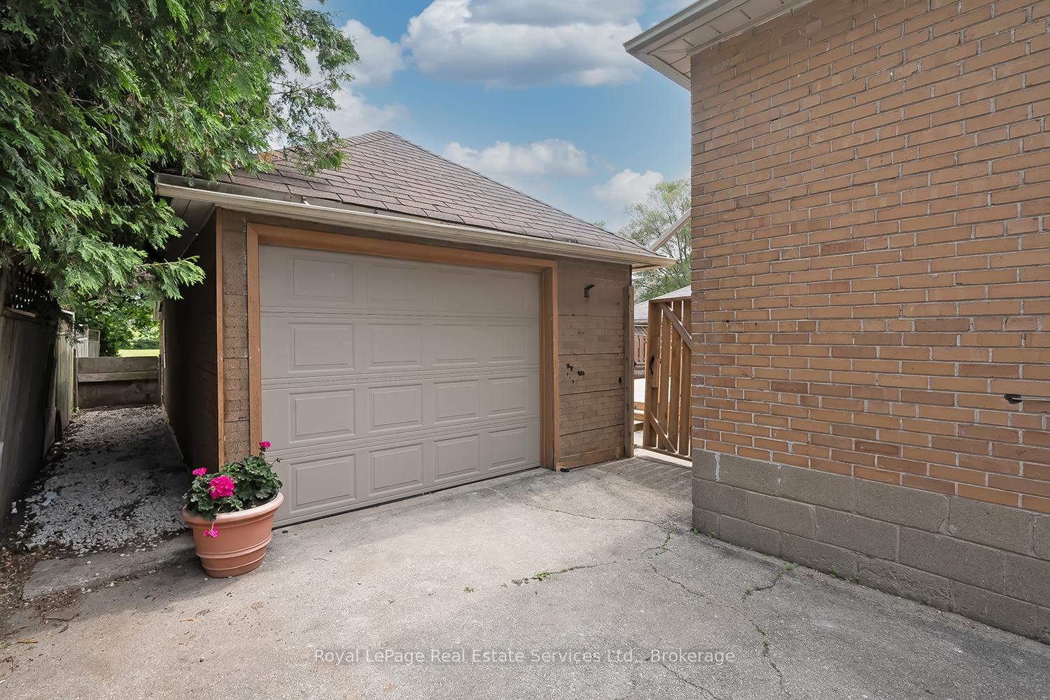 Photo 42 of 397 Bartos Drive, Oakville, Central — HOMEH