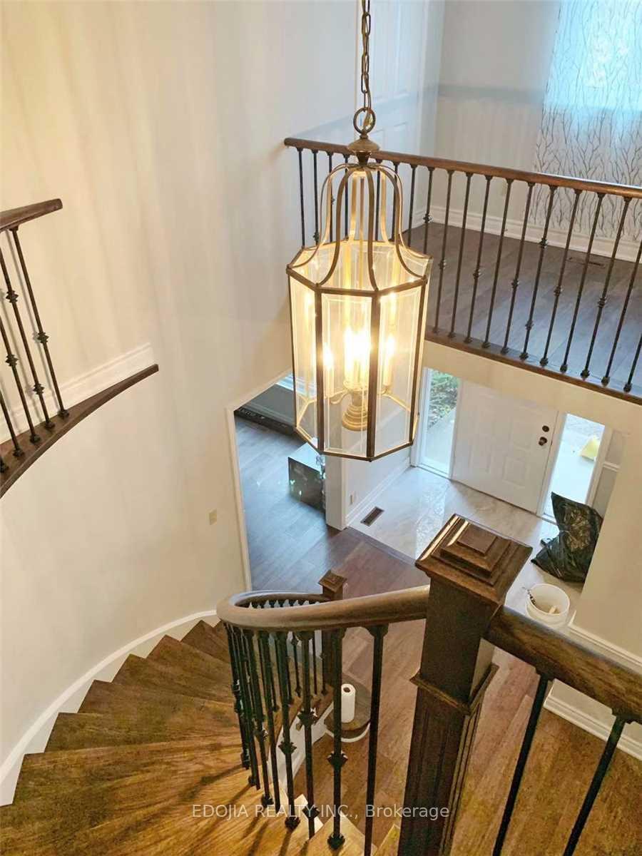 Photo 2 of 49 Millstone Court, Markham, Unionville — HOMEH