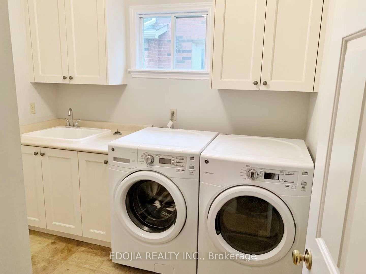 Photo 3 of 49 Millstone Court, Markham, Unionville — HOMEH