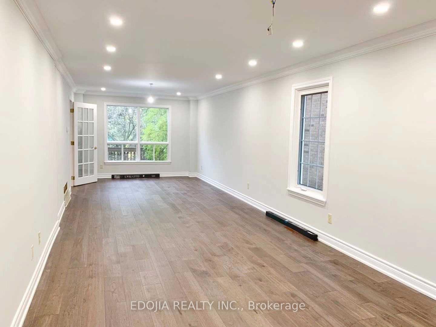Photo 6 of 49 Millstone Court, Markham, Unionville — HOMEH