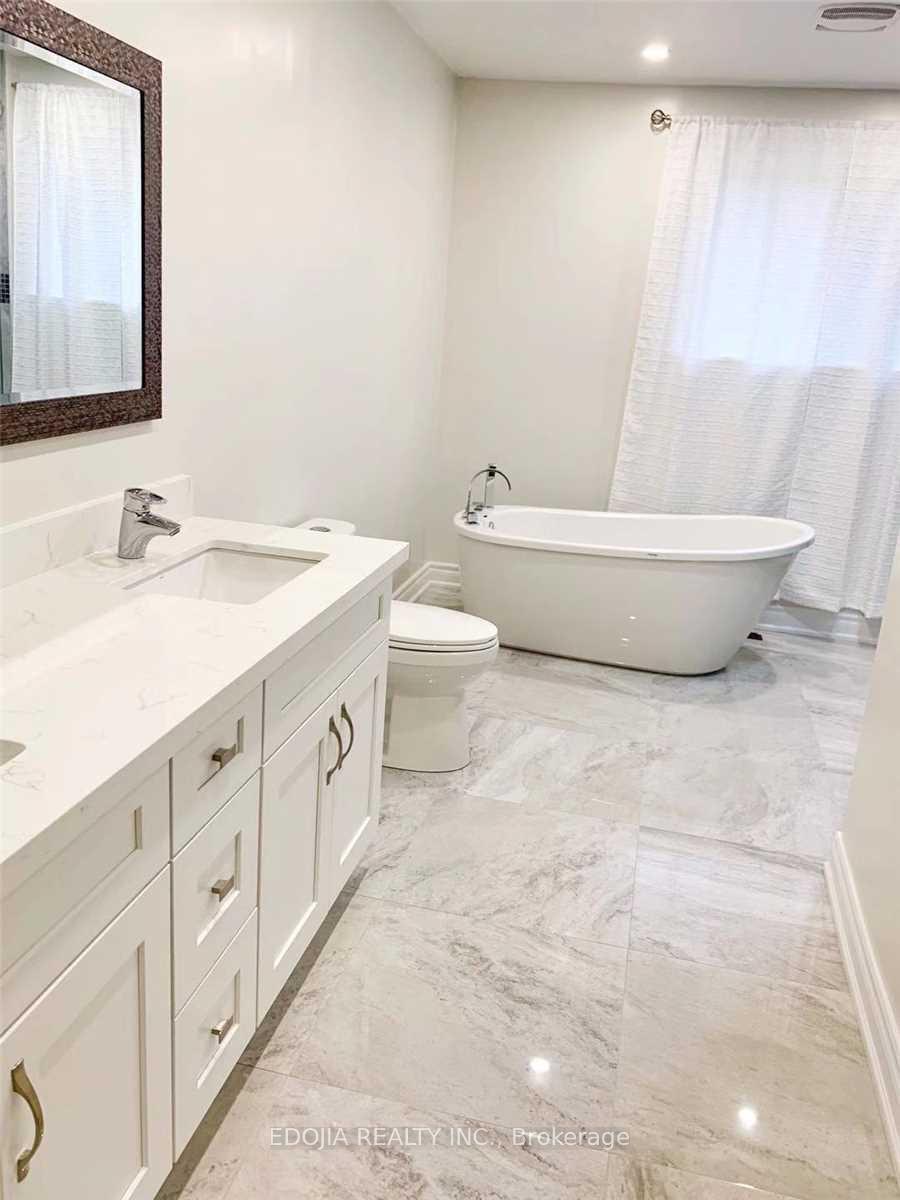Photo 8 of 49 Millstone Court, Markham, Unionville — HOMEH