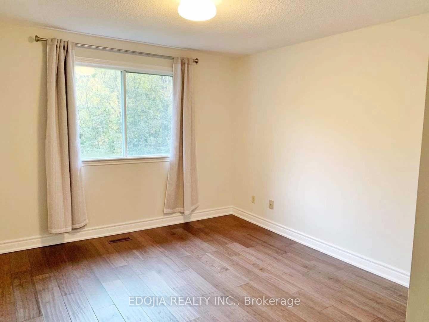Photo 9 of 49 Millstone Court, Markham, Unionville — HOMEH