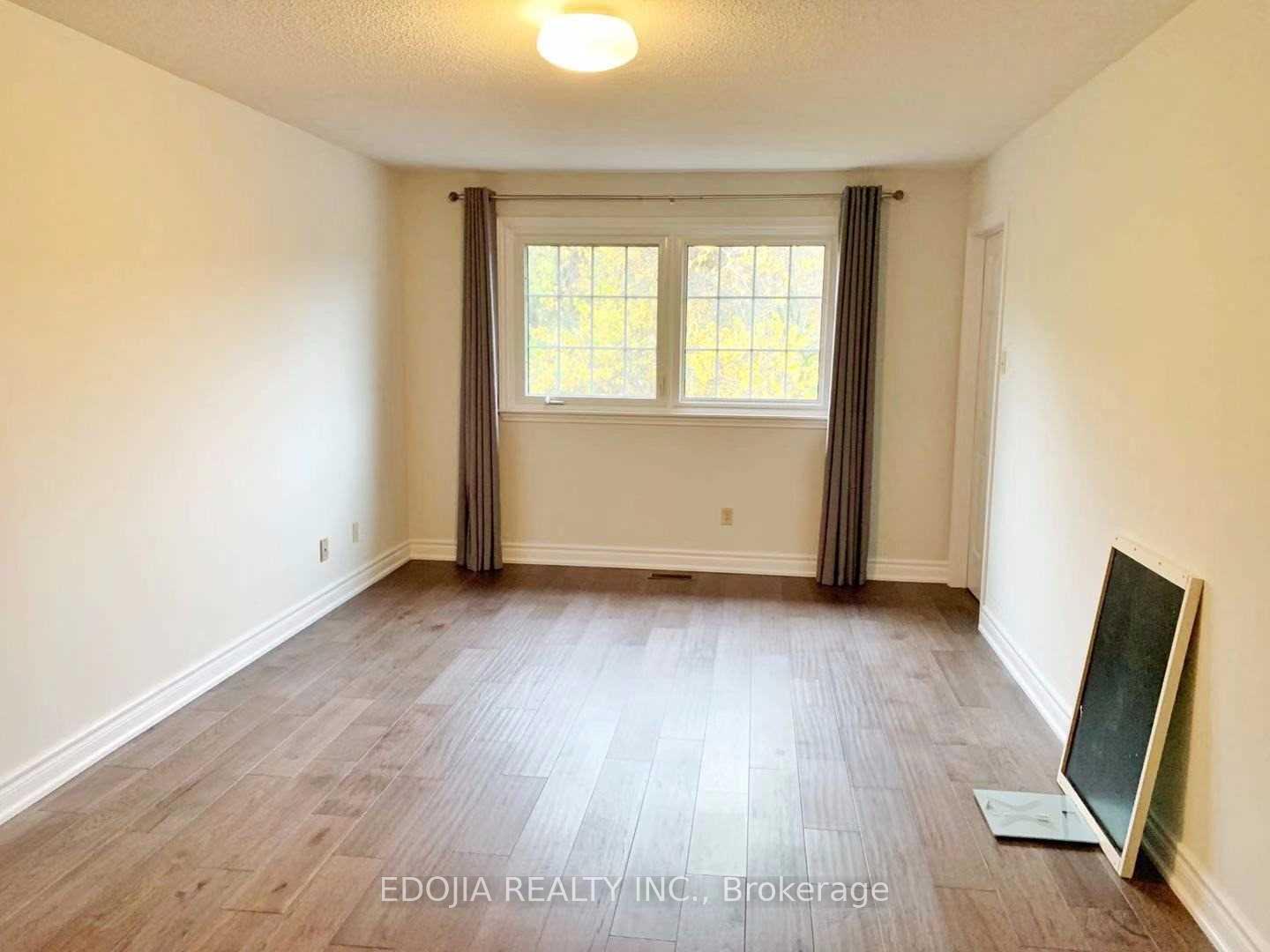 Photo 10 of 49 Millstone Court, Markham, Unionville — HOMEH