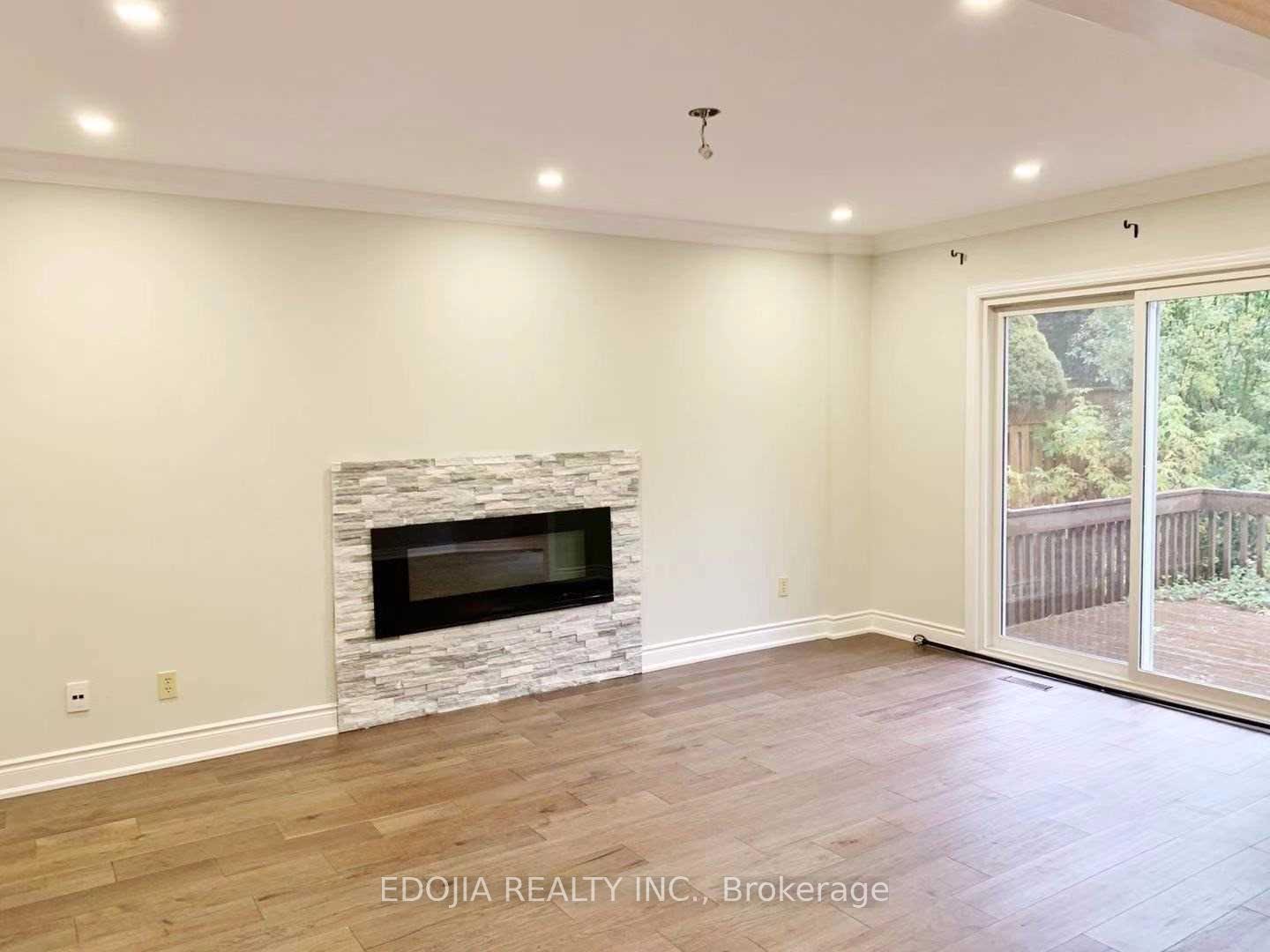 Photo 11 of 49 Millstone Court, Markham, Unionville — HOMEH