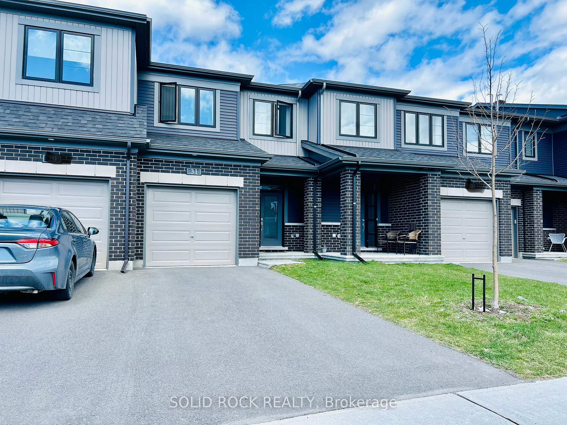 Photo 3 of 31 Watchim Street, Ottawa, Avalon East — HOMEH