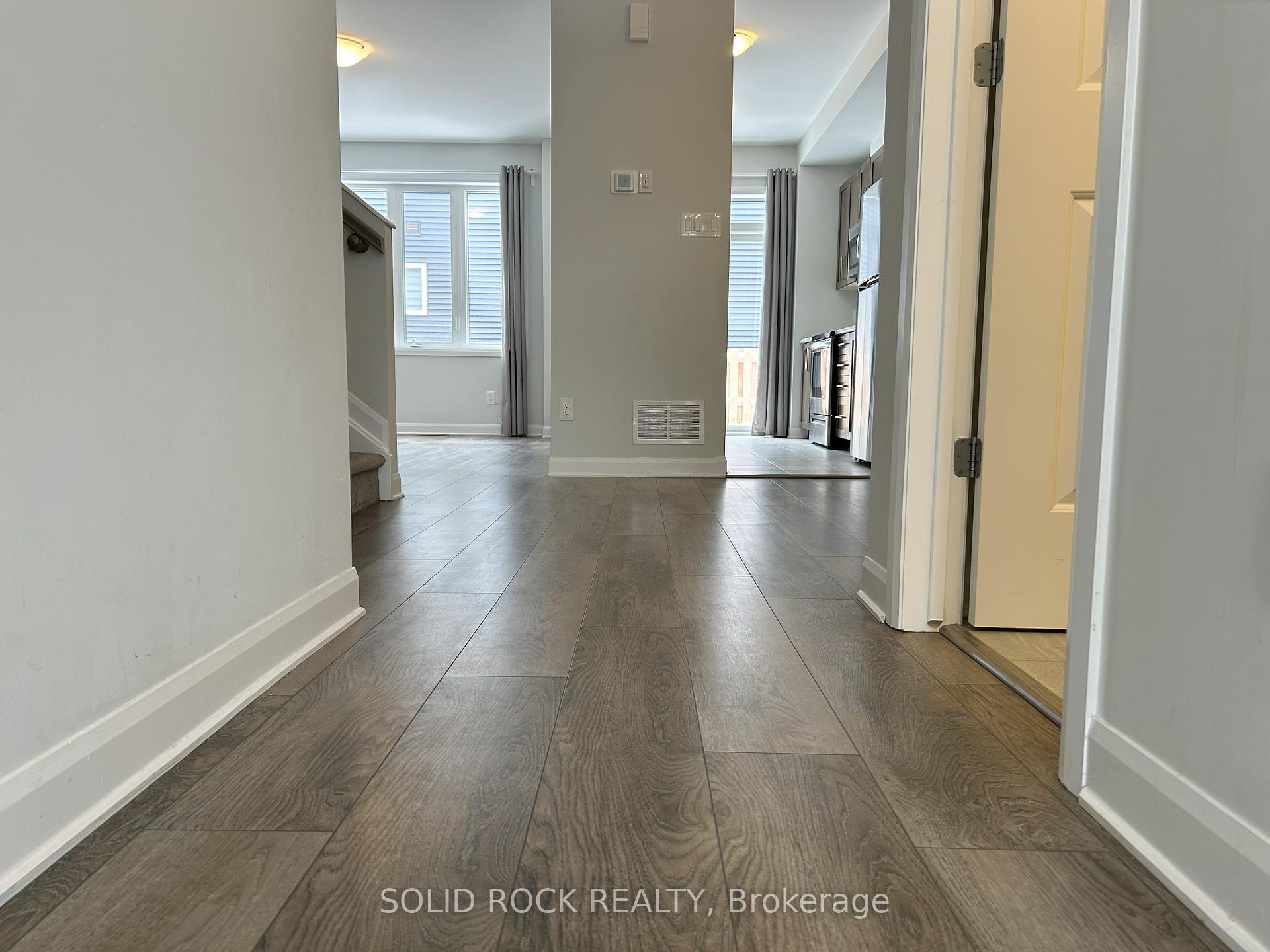 Photo 5 of 31 Watchim Street, Ottawa, Avalon East — HOMEH