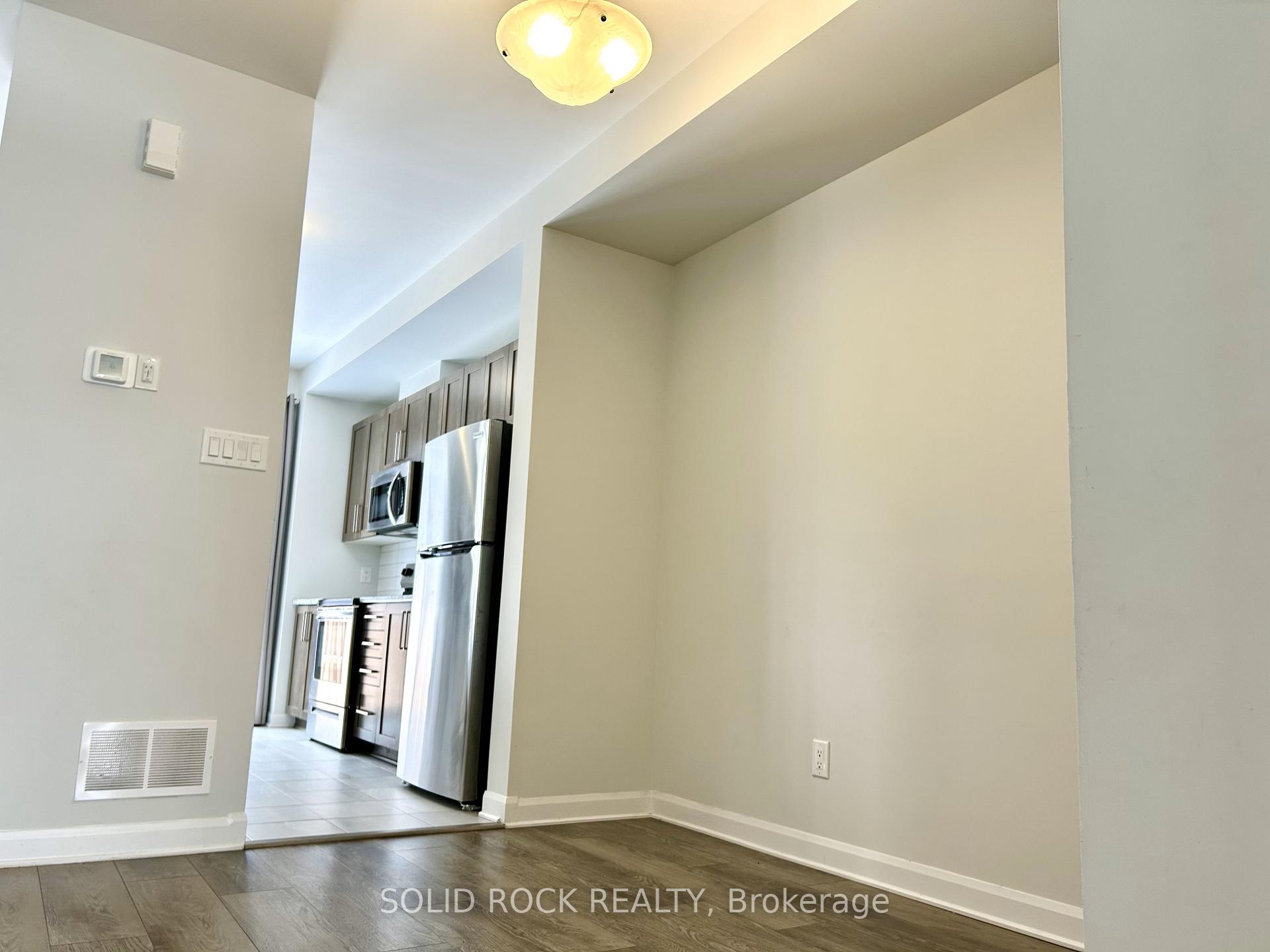 Photo 9 of 31 Watchim Street, Ottawa, Avalon East — HOMEH