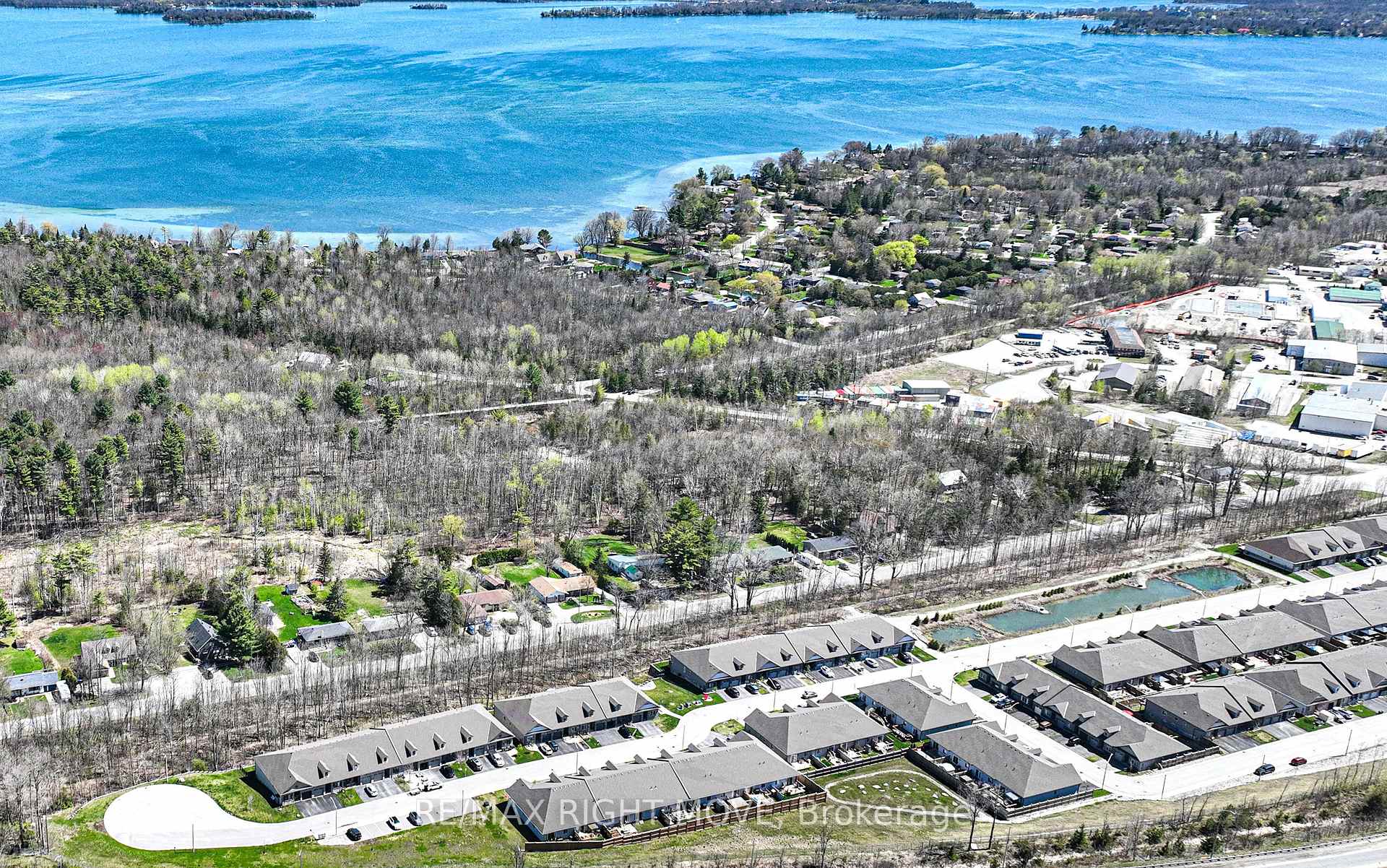 Photo 2 of 321 Lucy Lane, Orillia — HOMEH